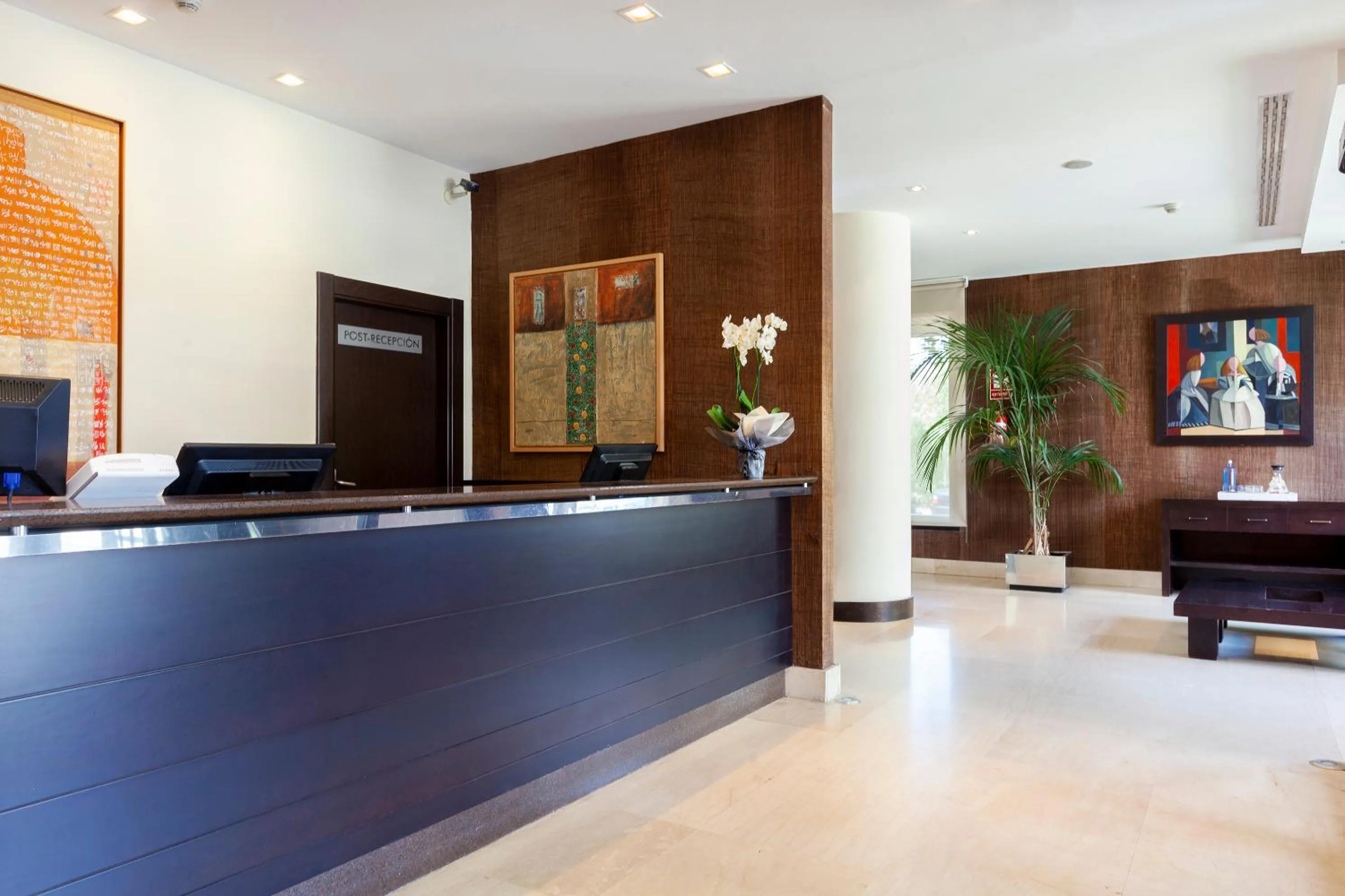 Lobby or reception in Hotel SB Express Madrid Norte