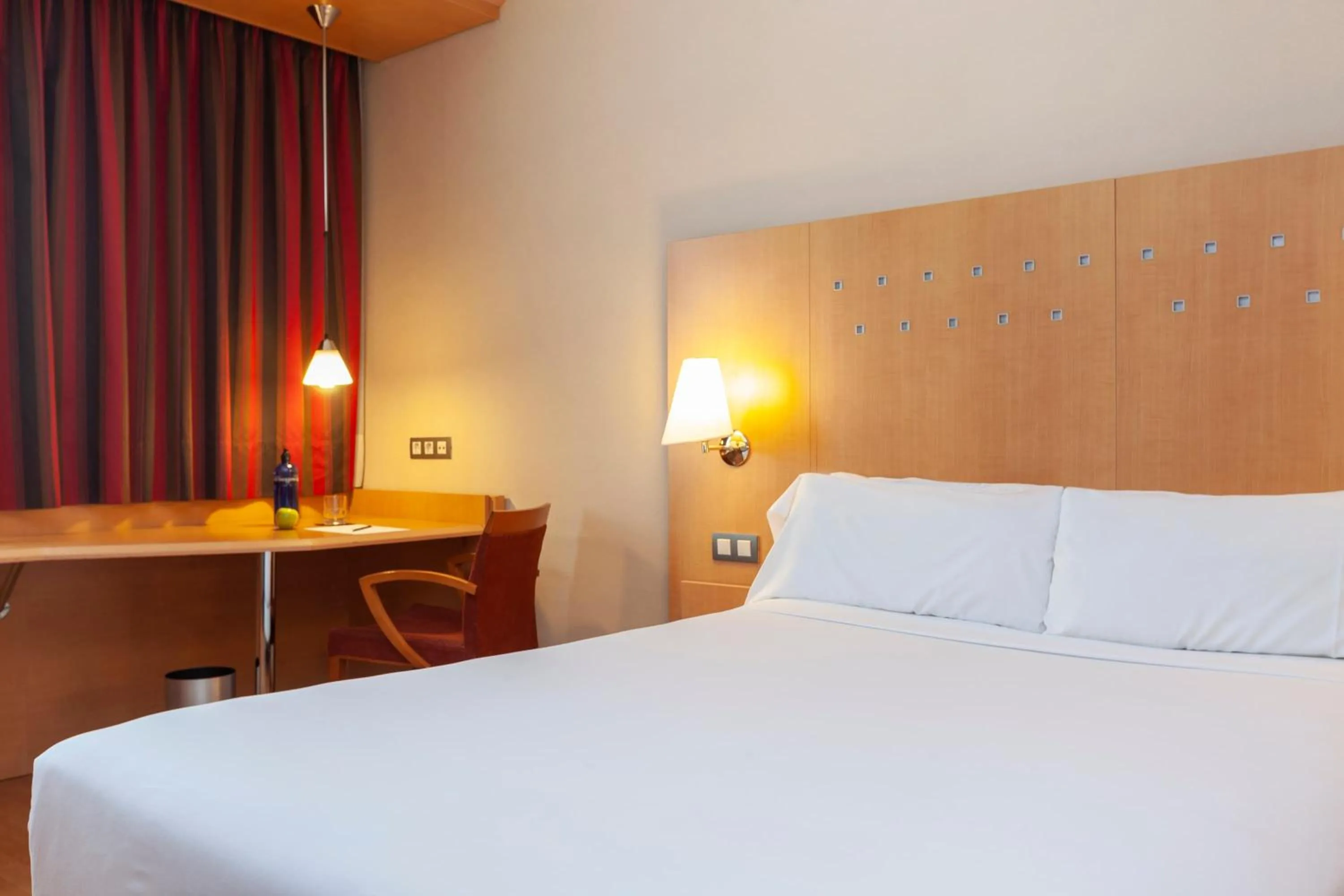 Photo of the whole room, Bed in Hotel SB Express Madrid Norte