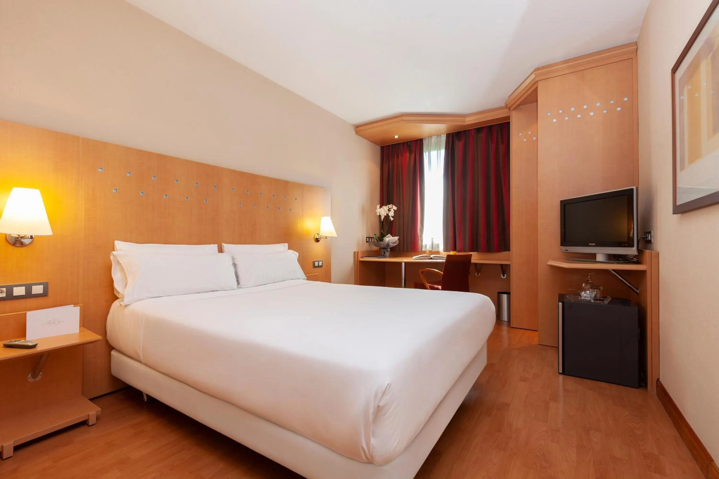 Photo of the whole room, Bed in Hotel SB Express Madrid Norte