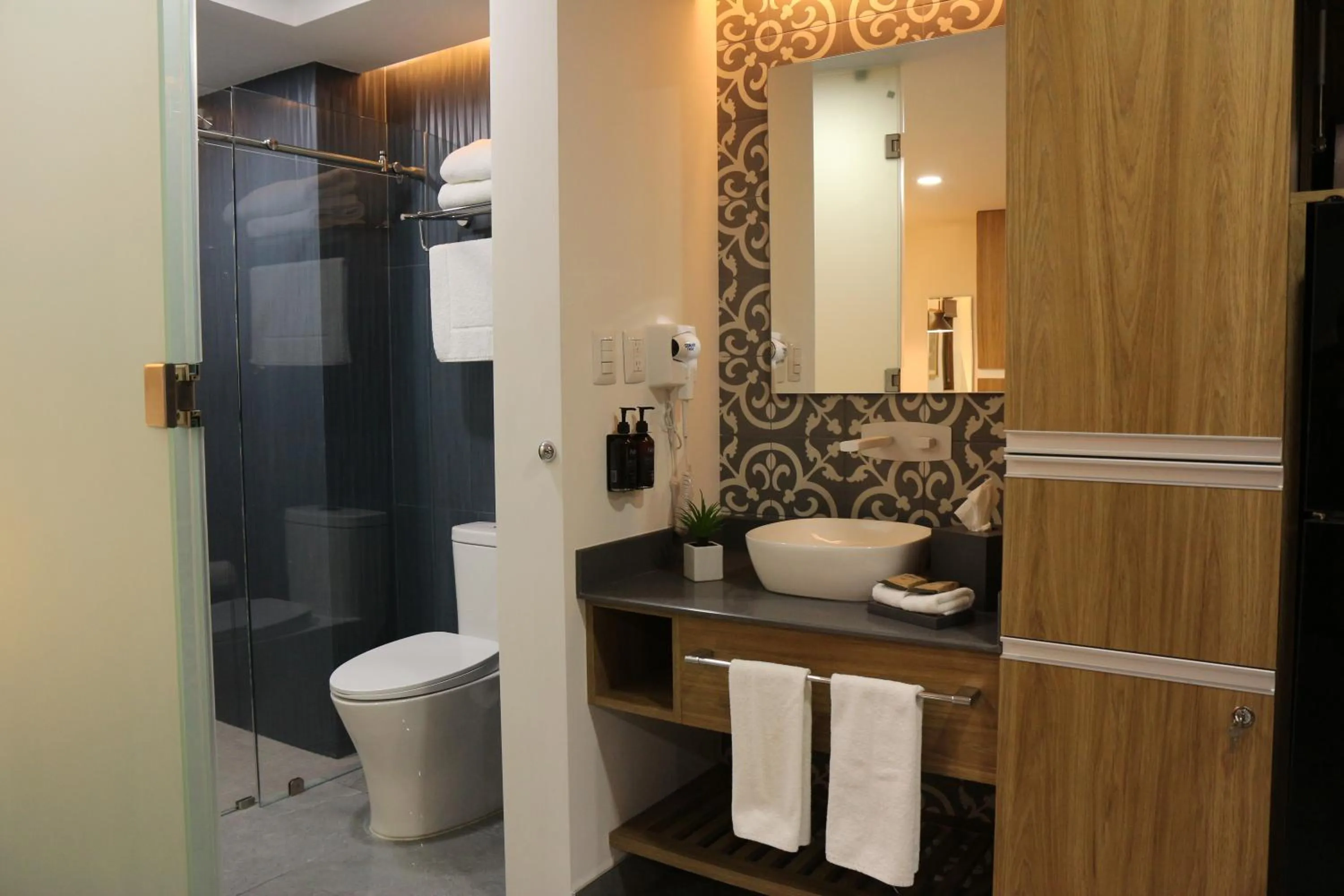 Bathroom in The Lu'um House