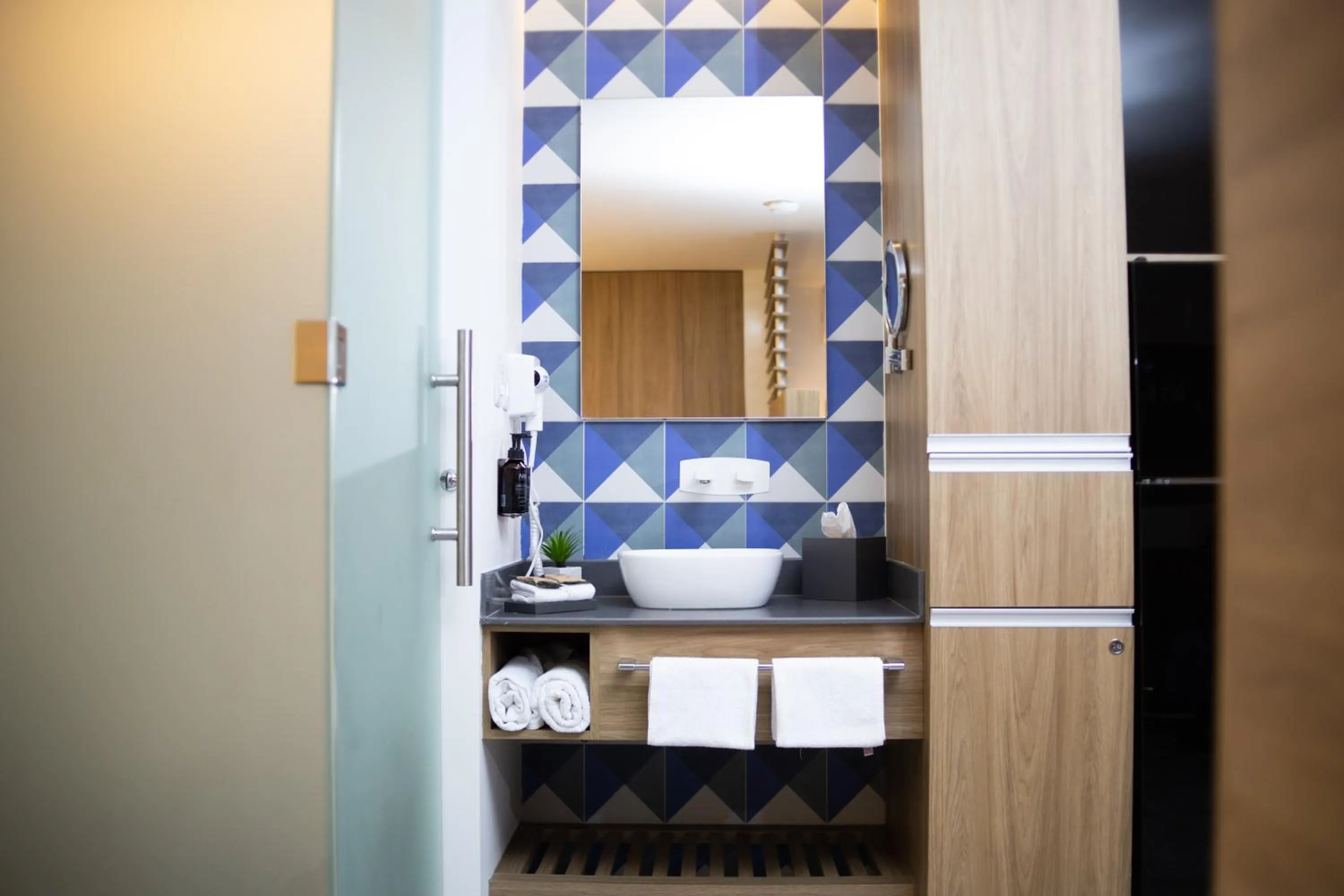 Bathroom in The Lu'um House