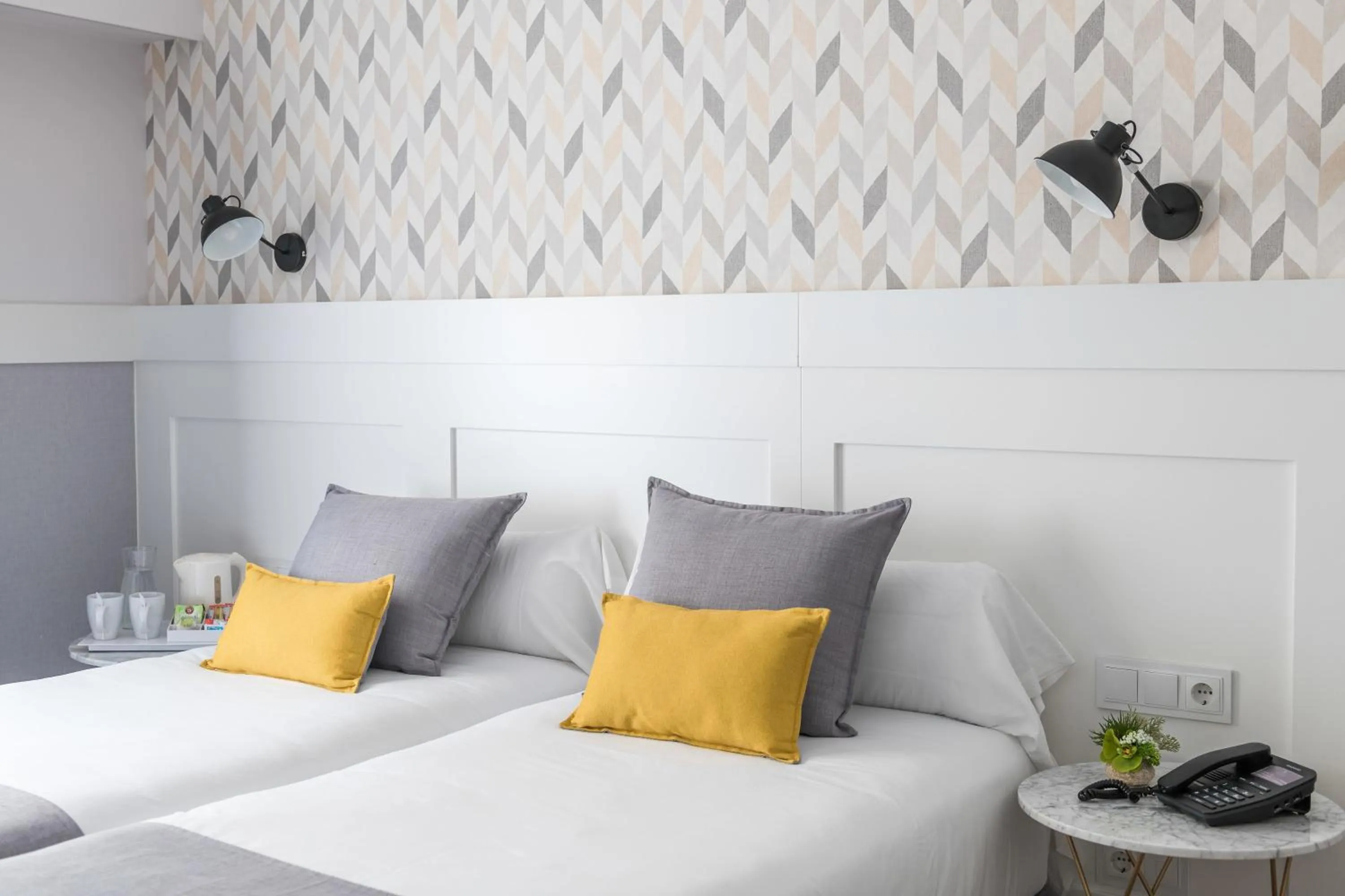 Photo of the whole room, Bed in BYPILLOW Velázquez 45