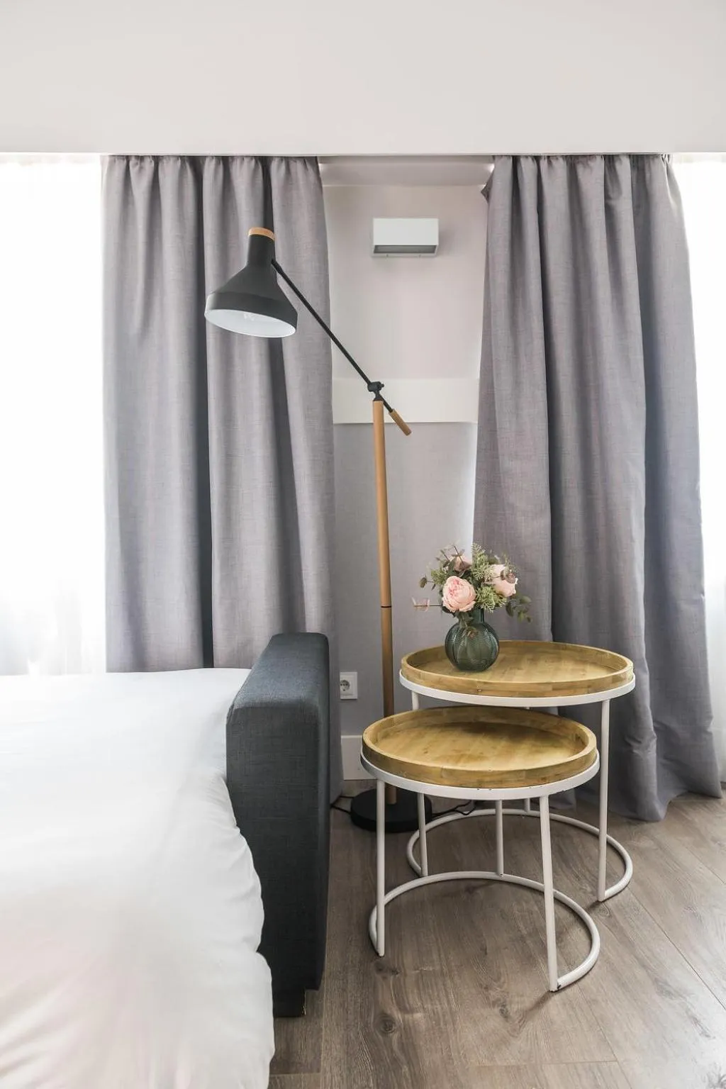 Decorative detail, Bed in BYPILLOW Velázquez 45