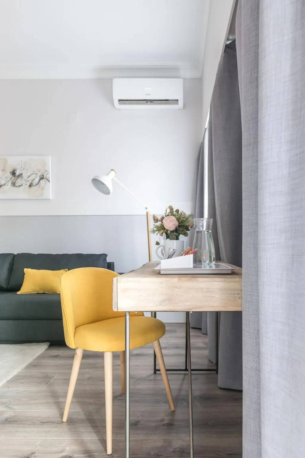 Photo of the whole room in BYPILLOW Velázquez 45