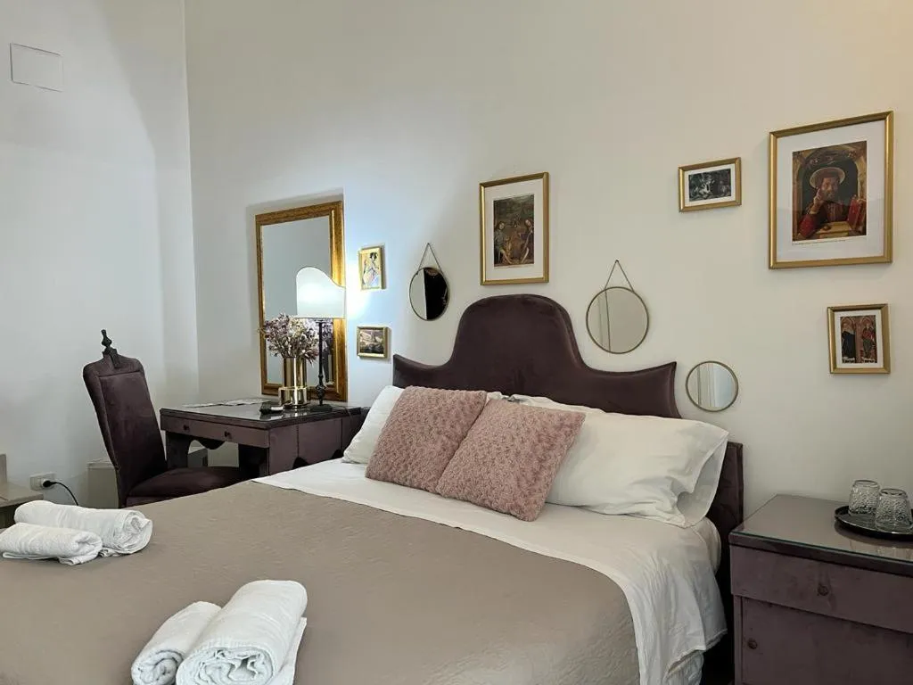 Photo of the whole room, Bed in Bellini Home B&B