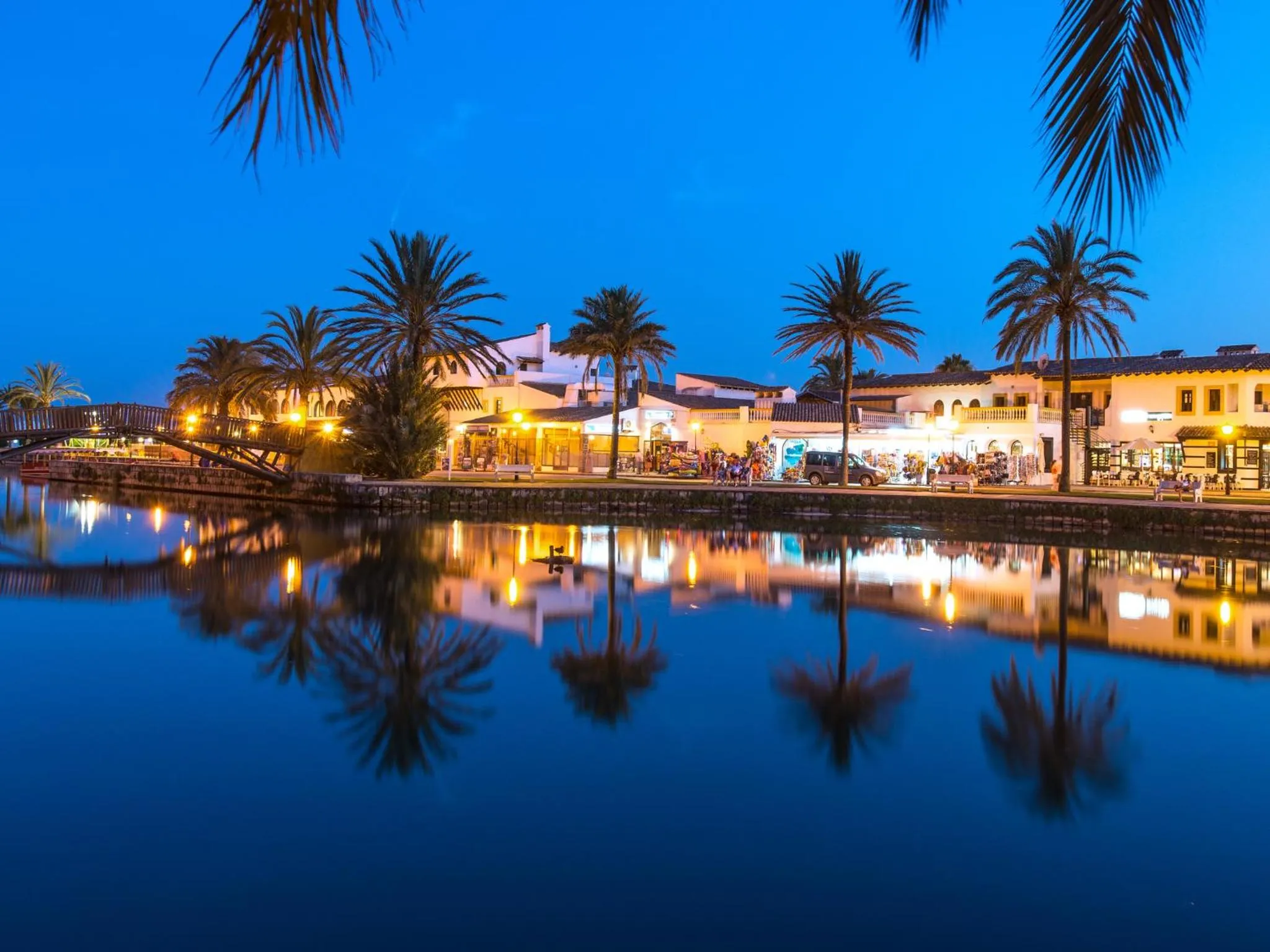 Restaurant/places to eat in BelleVue Club