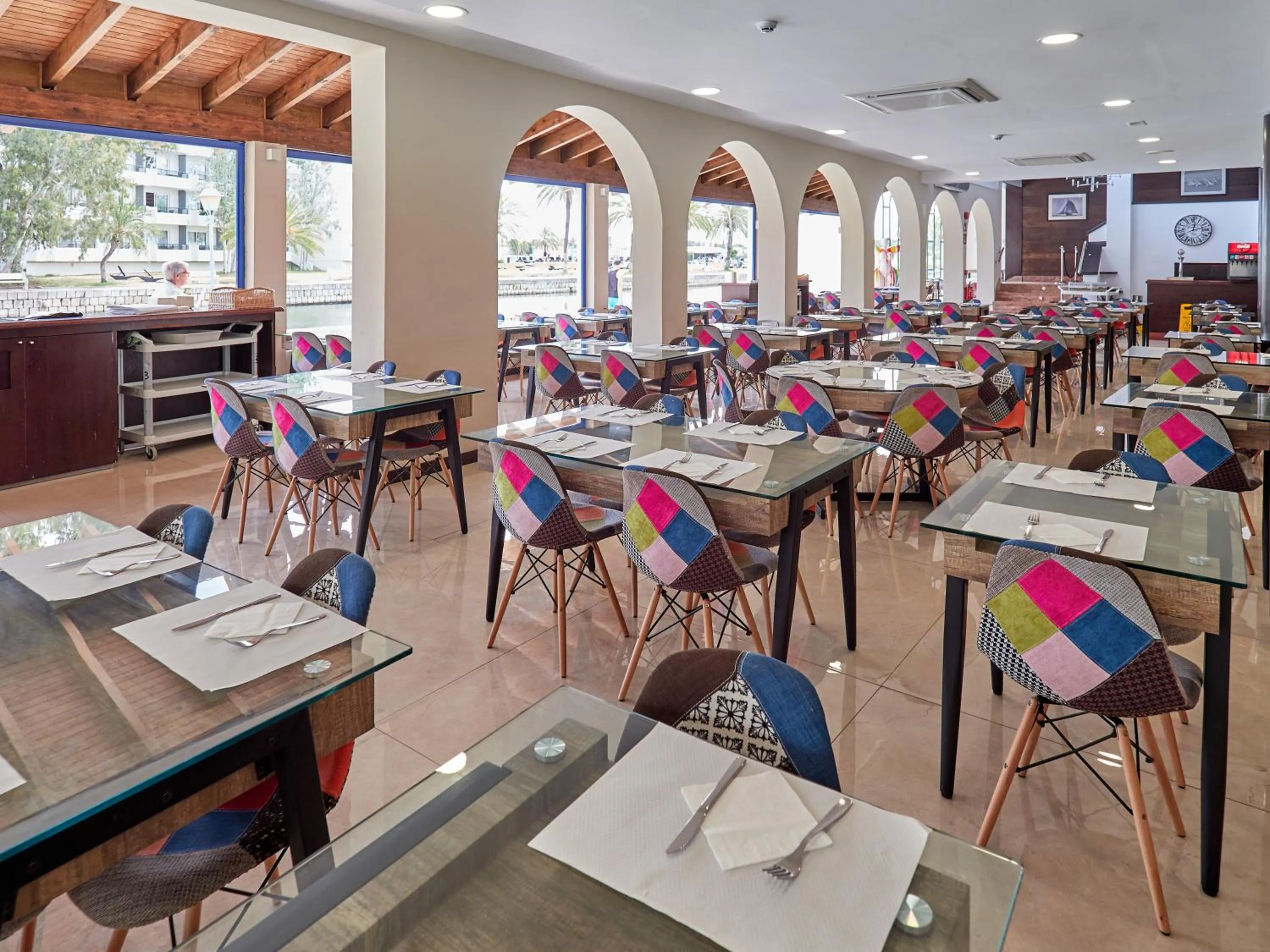 Restaurant/places to eat in BelleVue Club