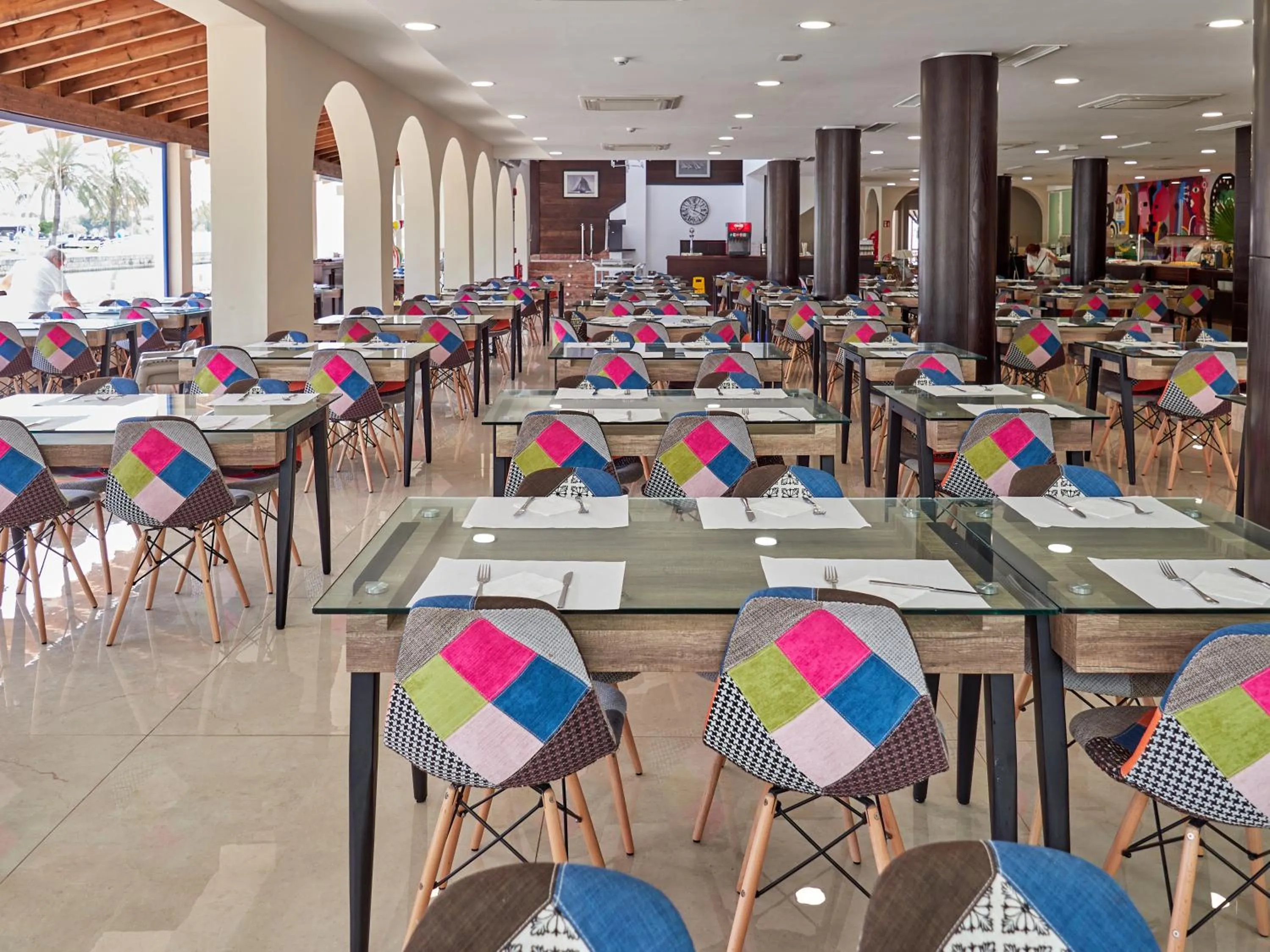 Restaurant/places to eat in BelleVue Club