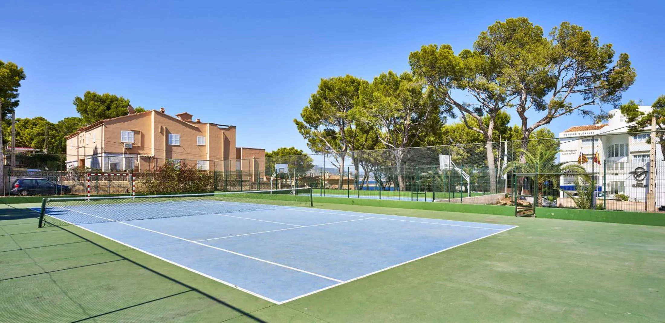 Tennis court in Globales Cala Viñas Adults Only 16+