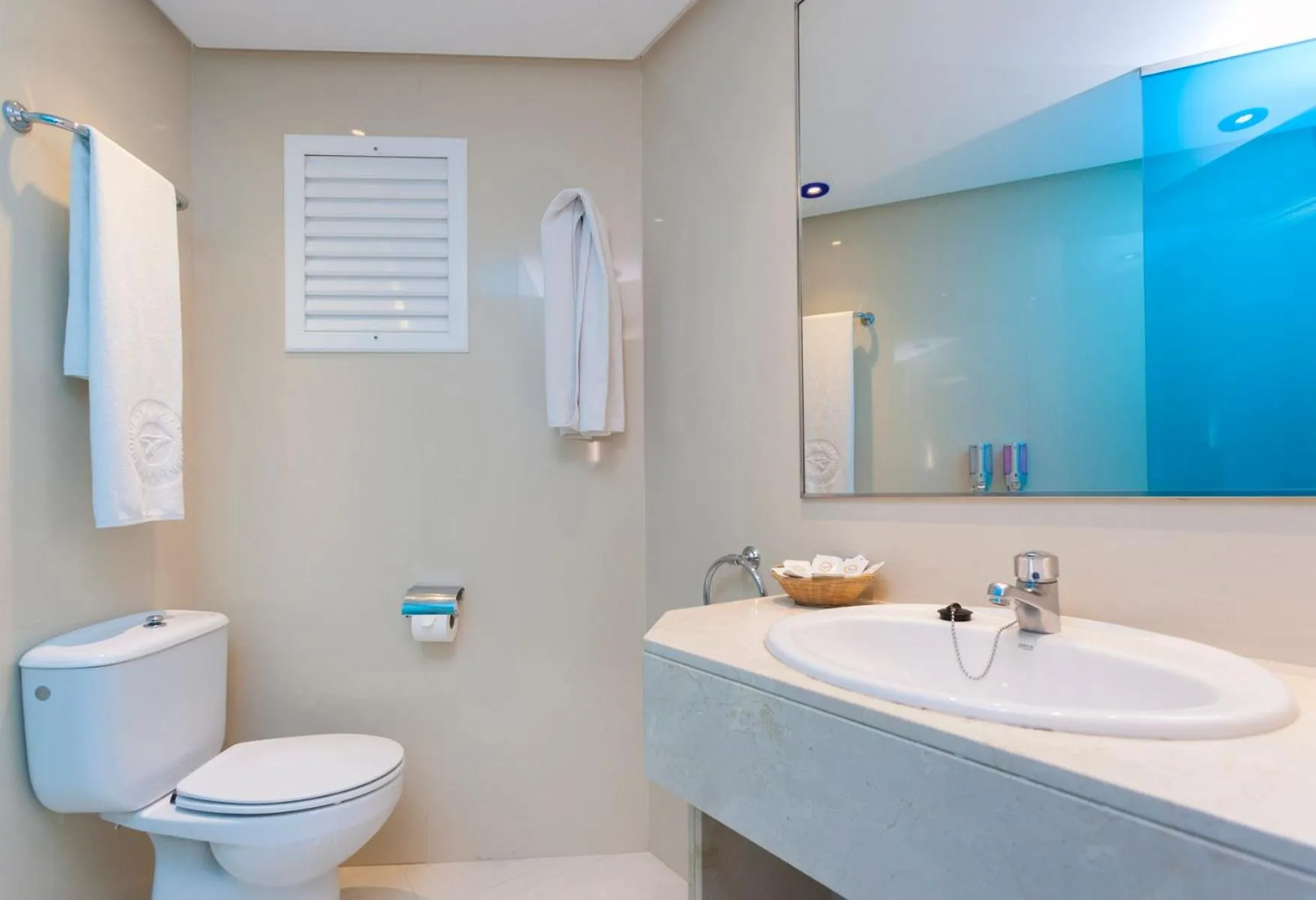 Bathroom in Globales America