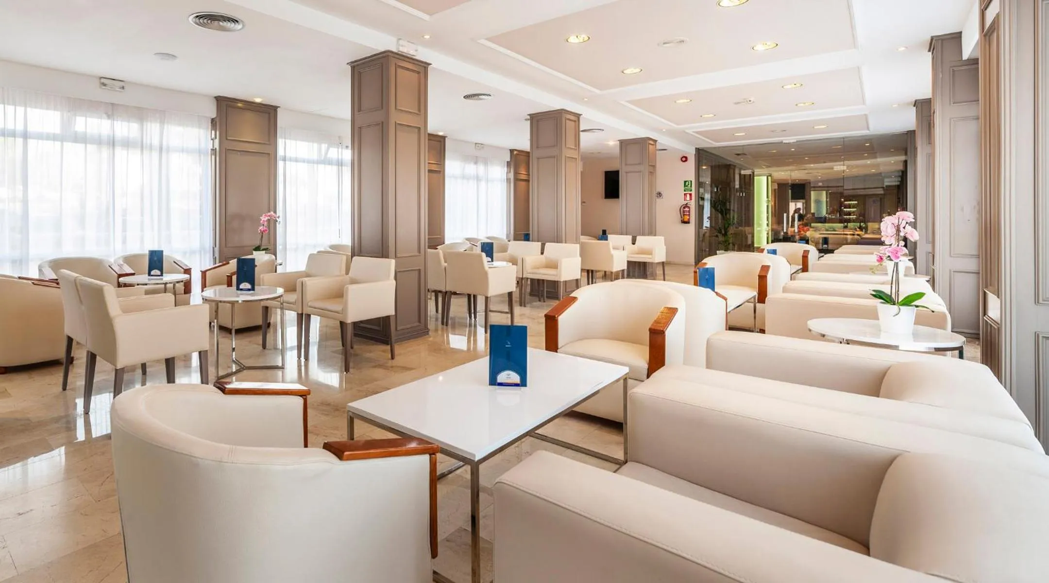 Lounge or bar in Globales America