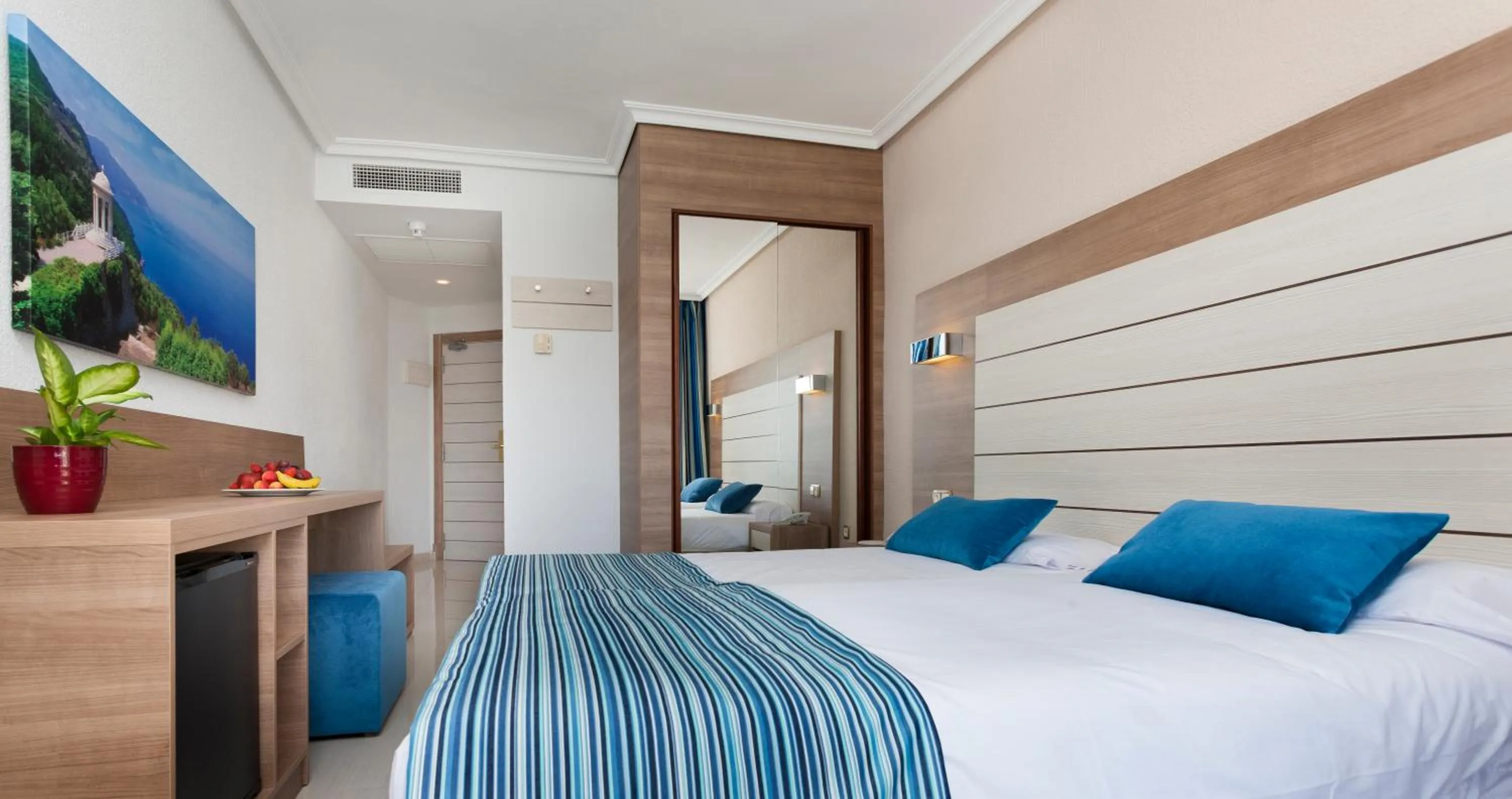 Photo of the whole room, Bed in Globales America