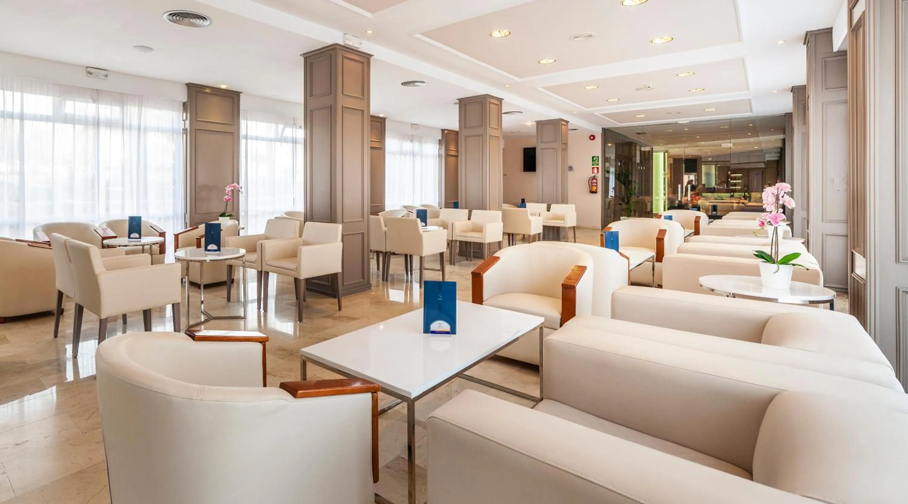 Lounge or bar in Globales America