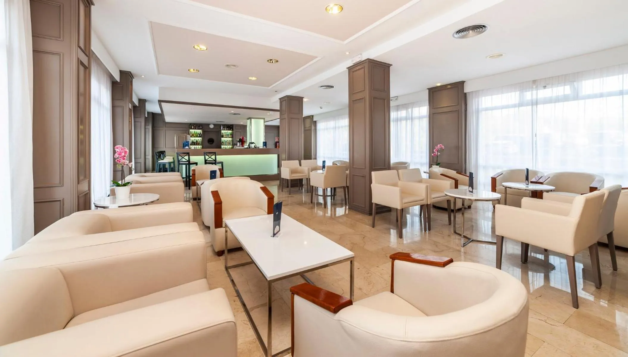 Lounge or bar in Globales America