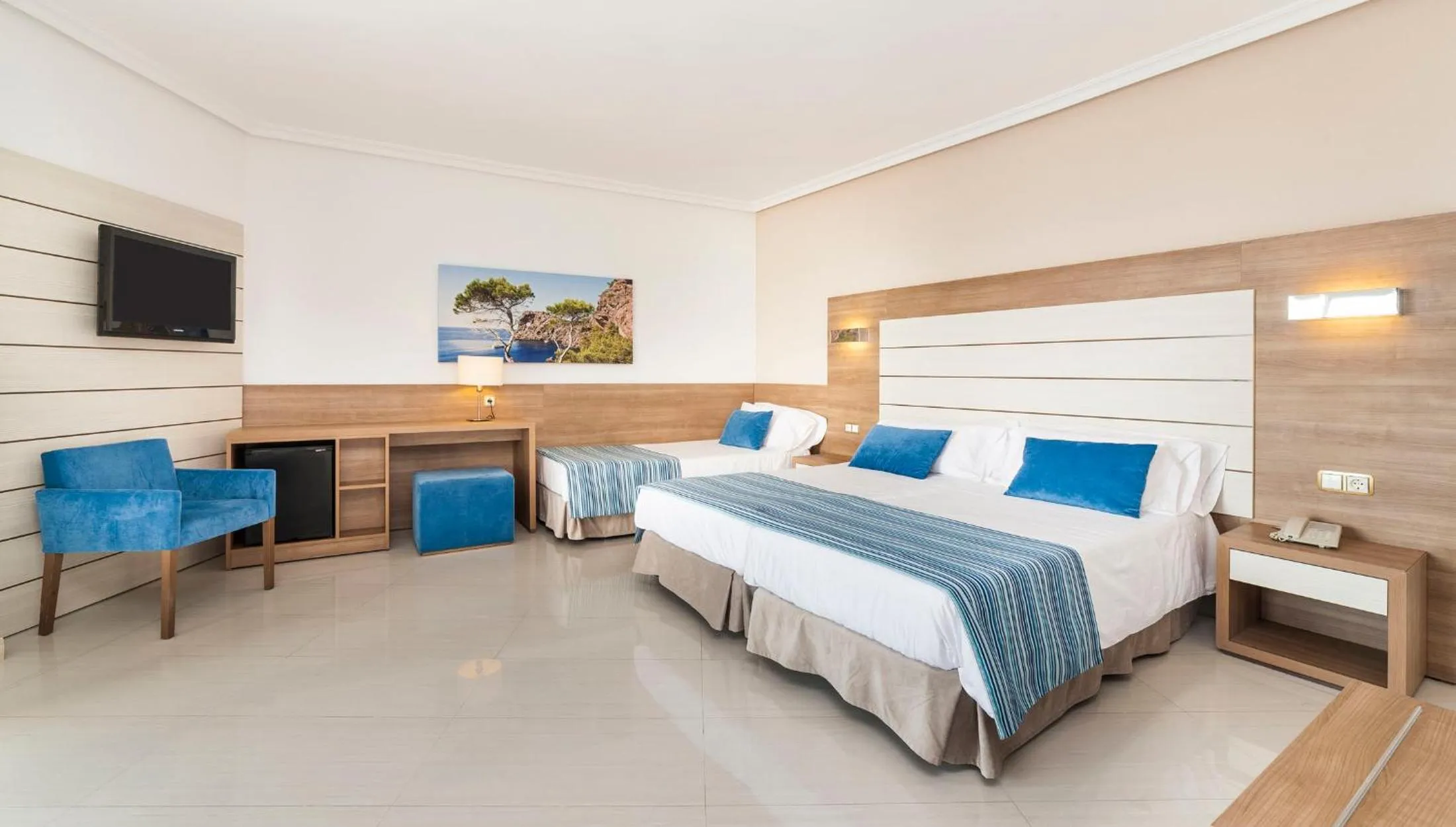 Photo of the whole room, Bed in Globales America