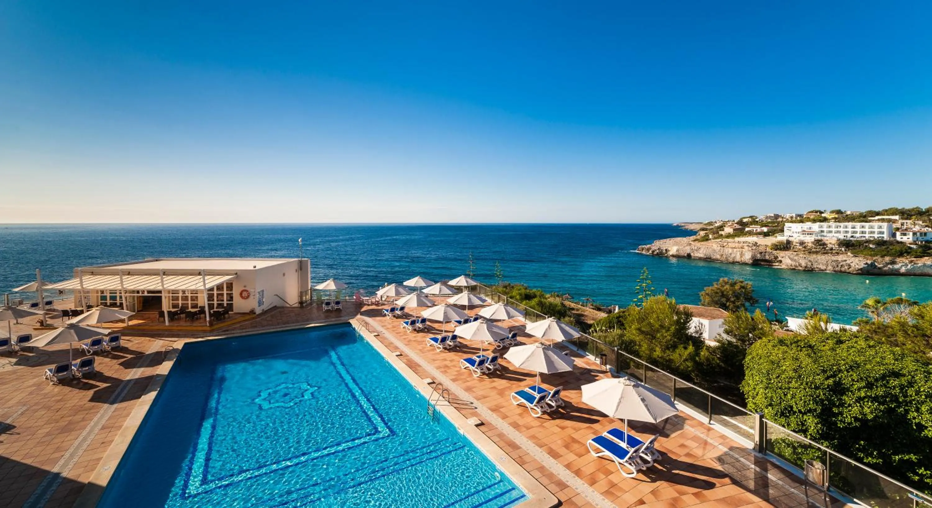 Swimming pool in Globales America