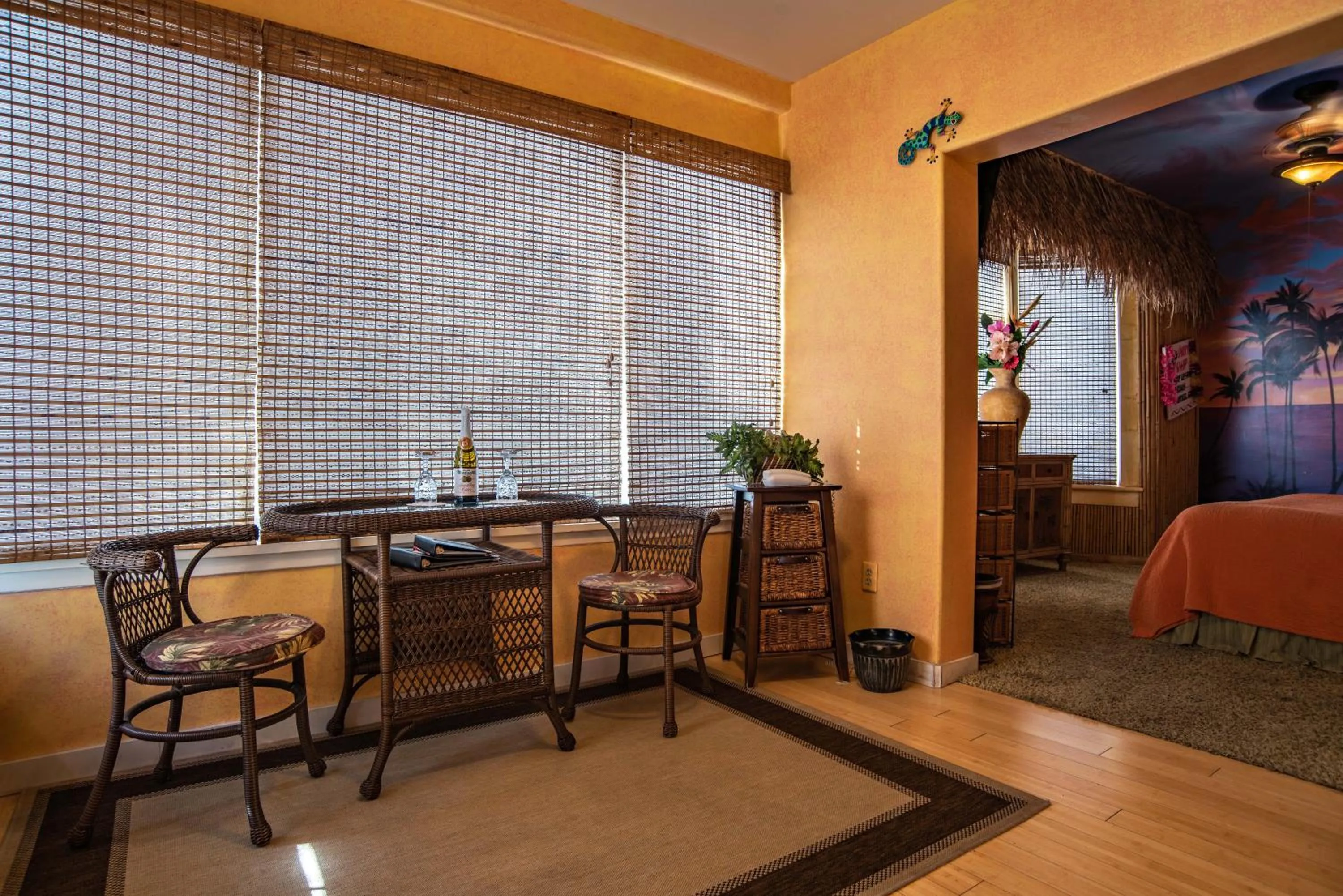 Seating area in The Anniversary Inn - Logan