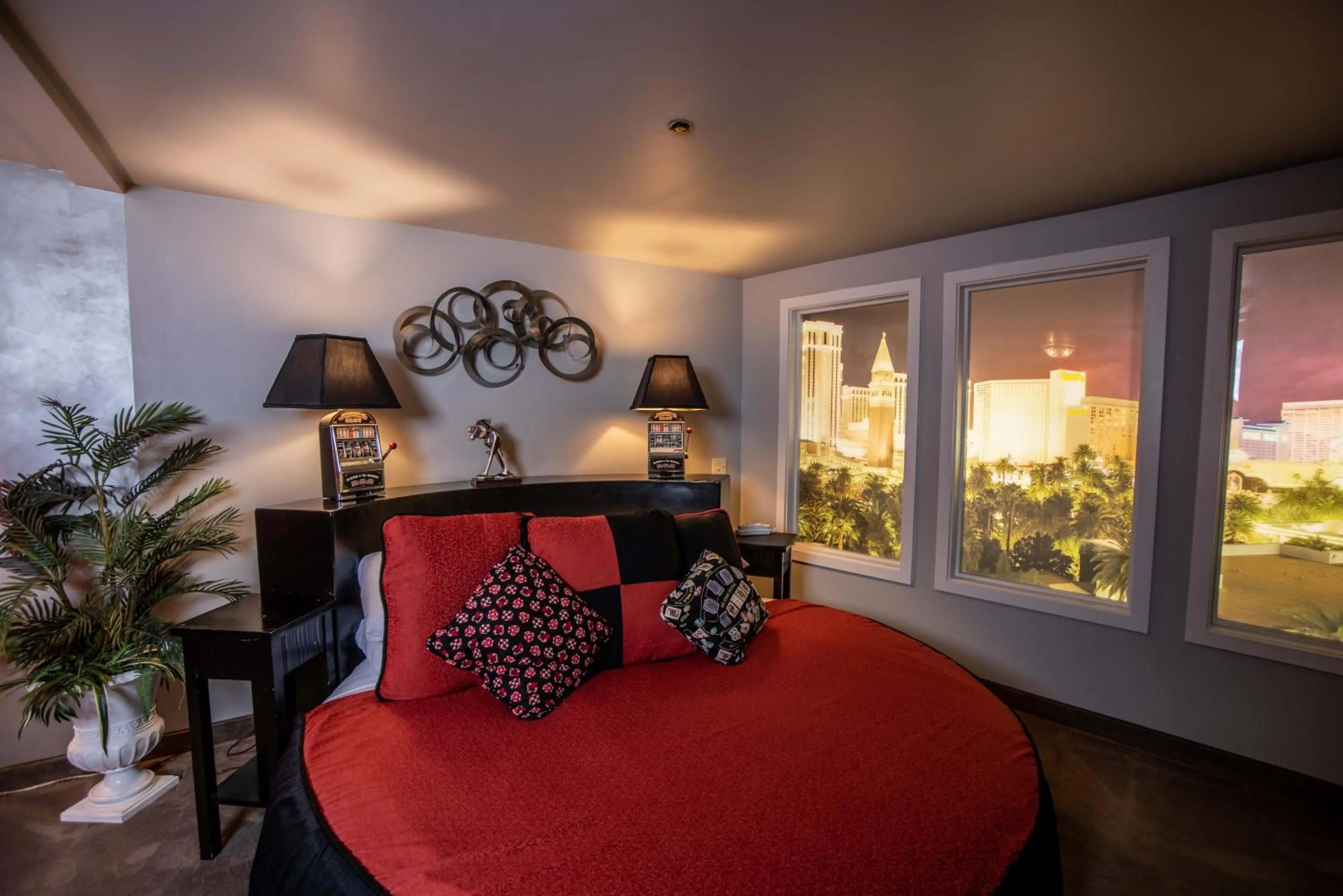 Bed in The Anniversary Inn - Logan