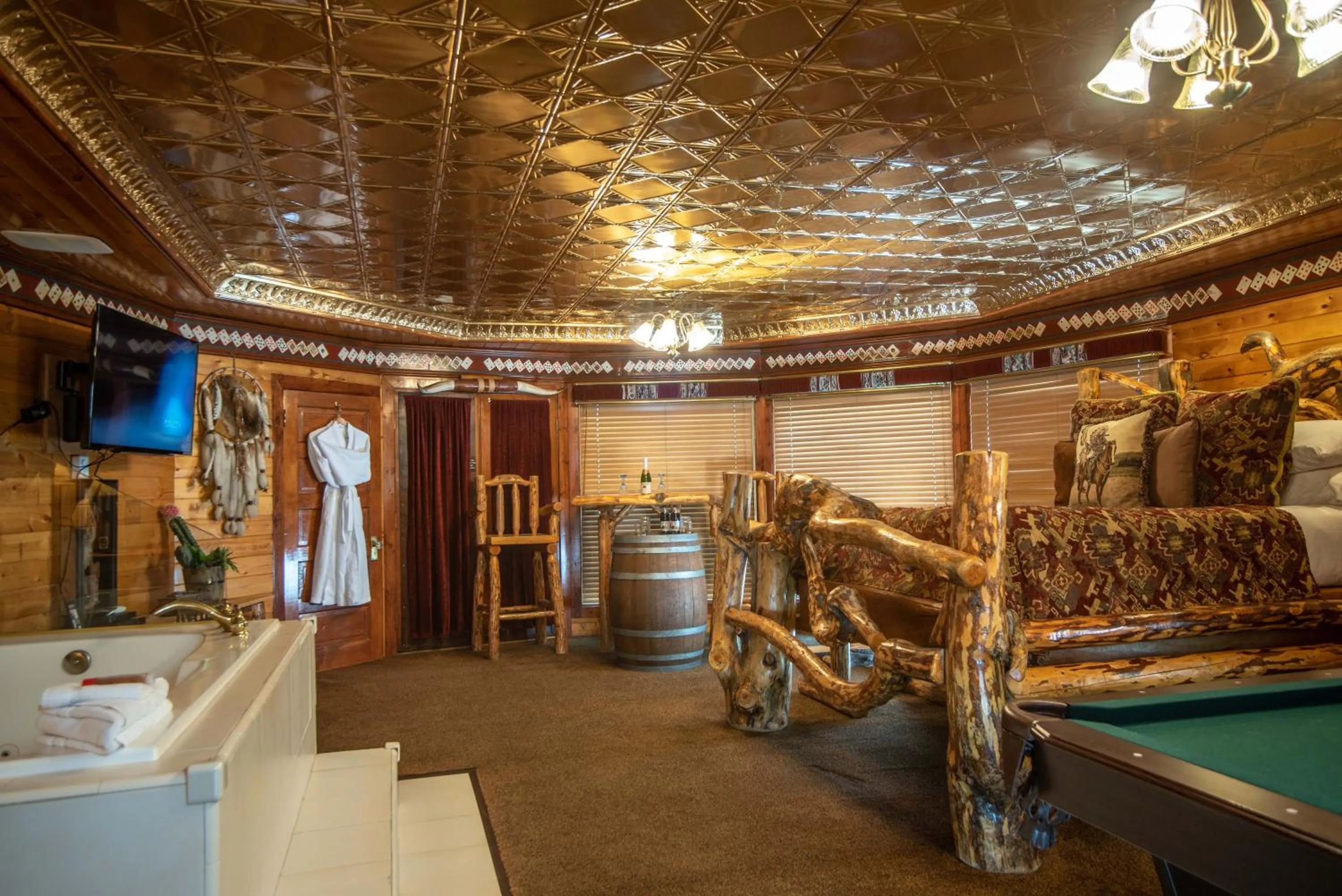 Photo of the whole room in The Anniversary Inn - Logan