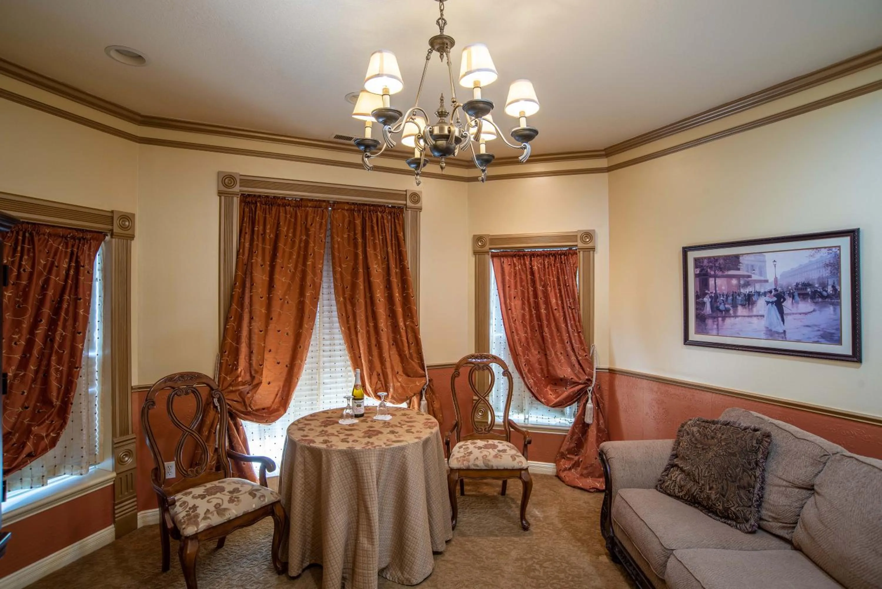 Living room in The Anniversary Inn - Logan