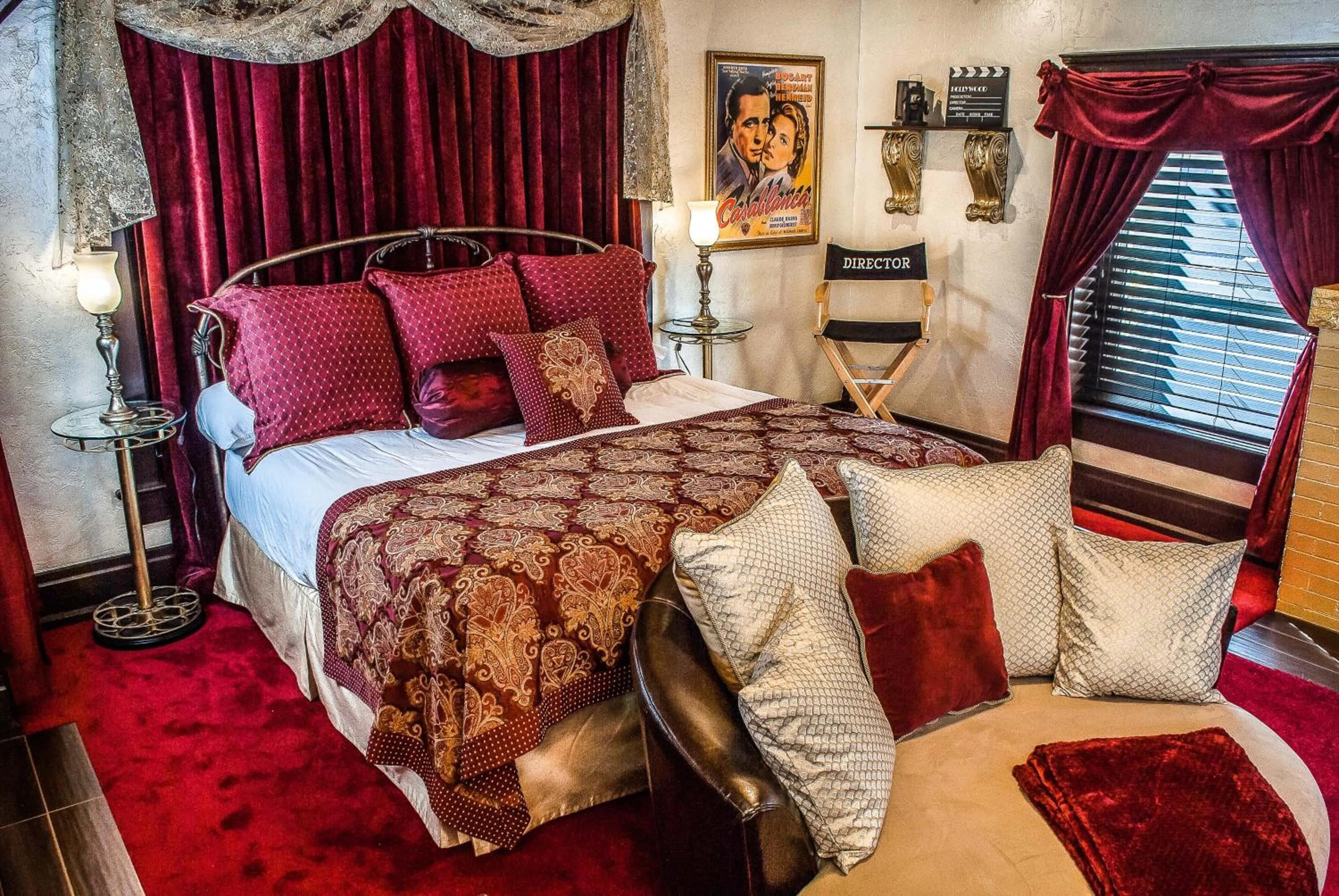 Bedroom, Bed in The Anniversary Inn - Logan