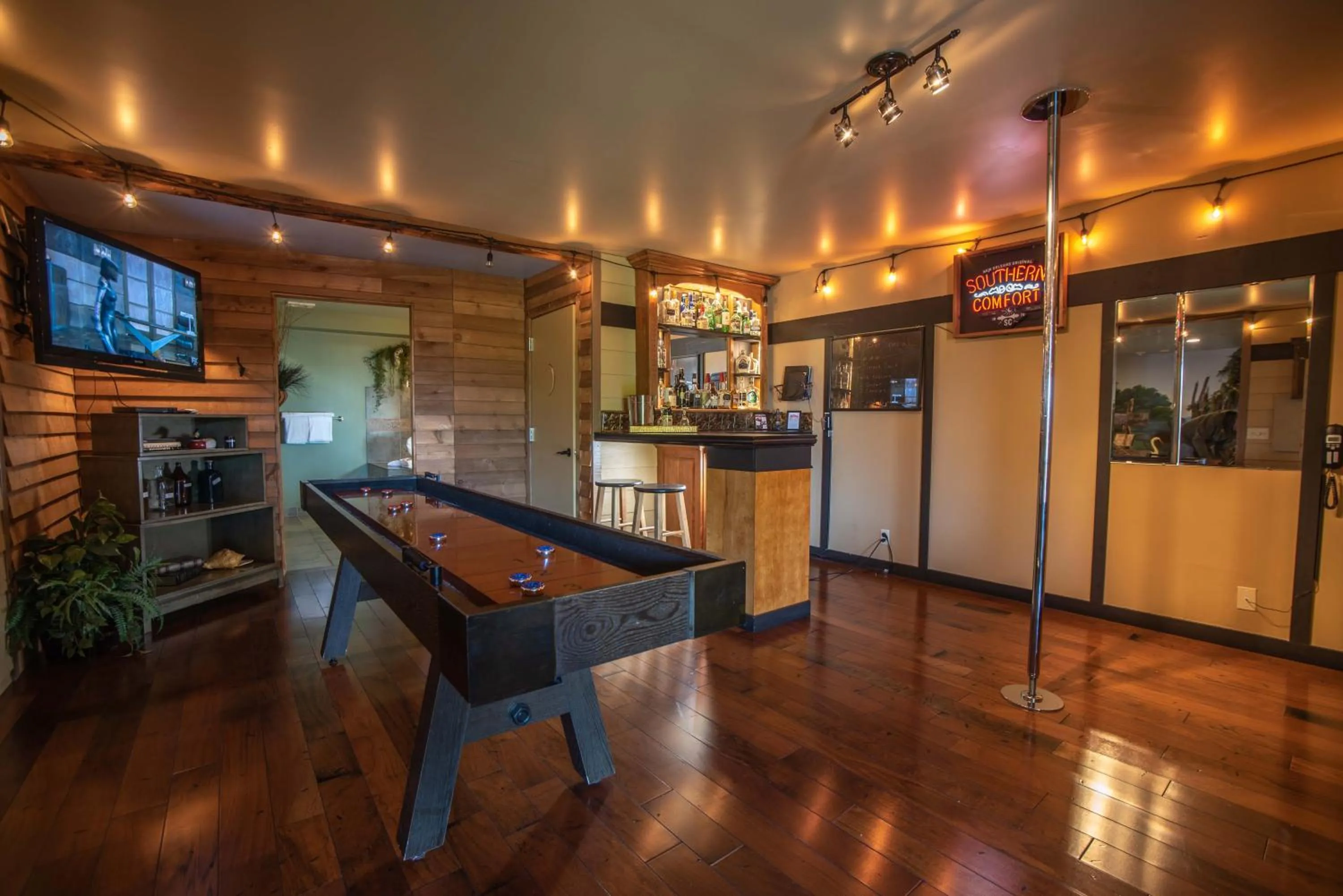 Game Room in The Anniversary Inn - Logan