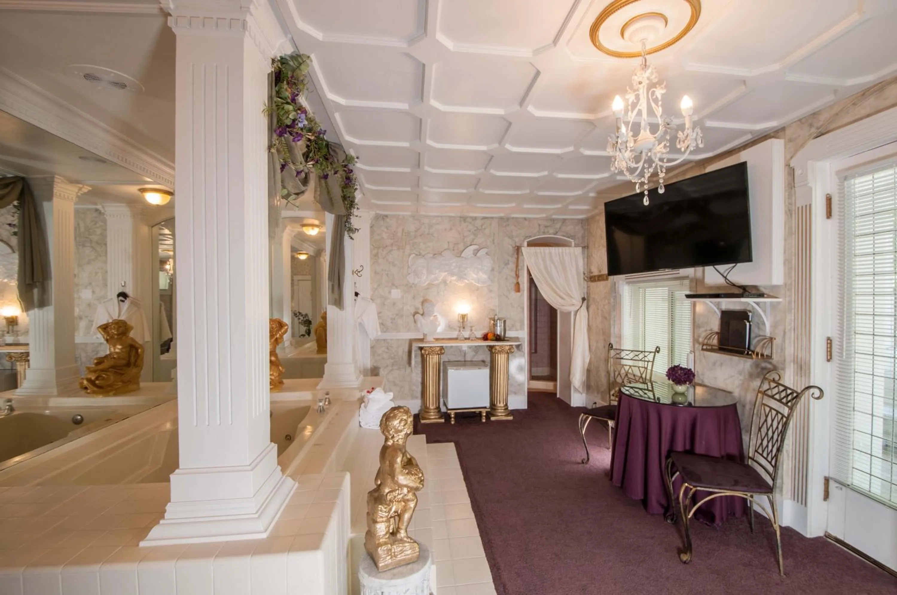 Seating area, Bed in The Anniversary Inn - Logan