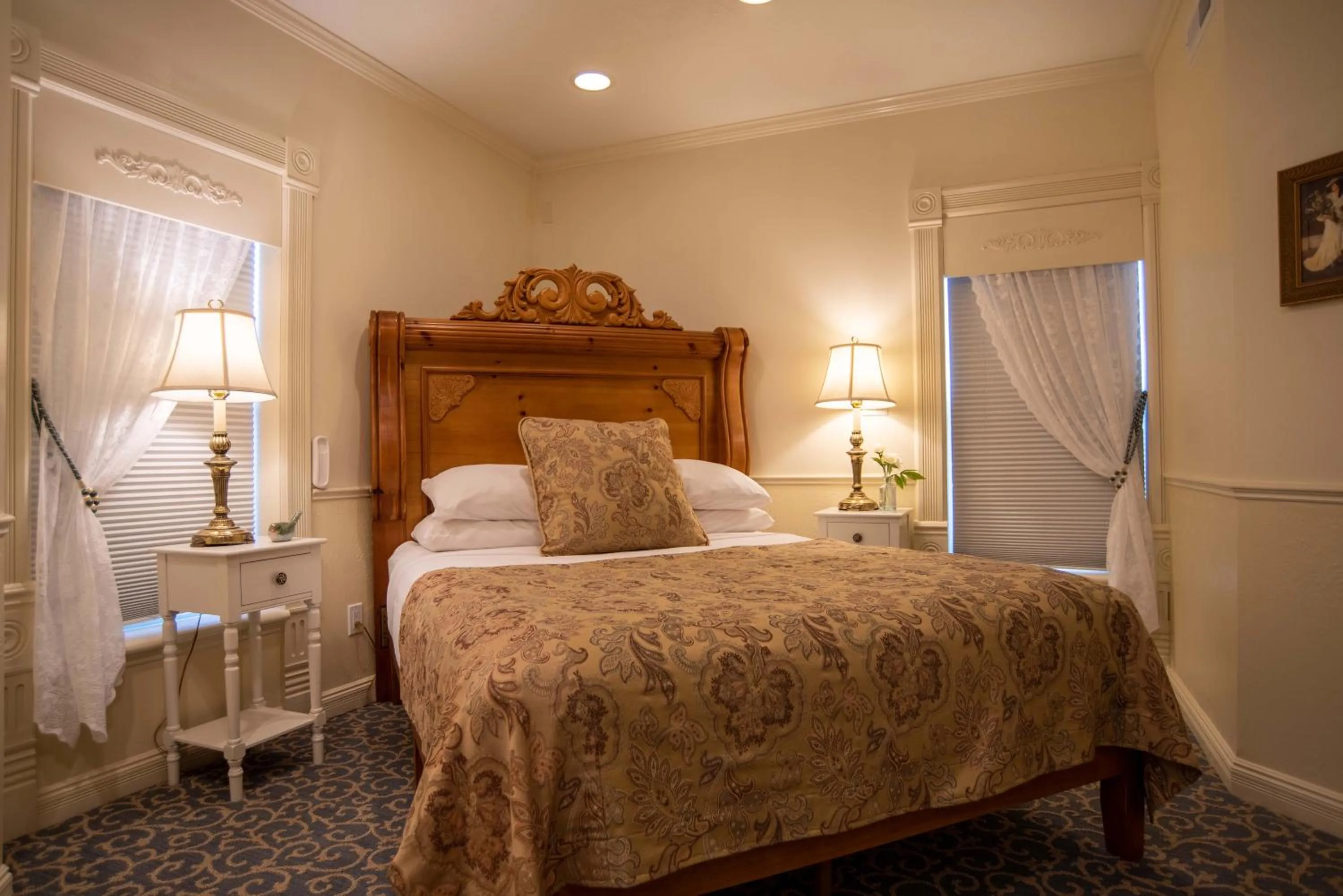 Bed in The Anniversary Inn - Logan