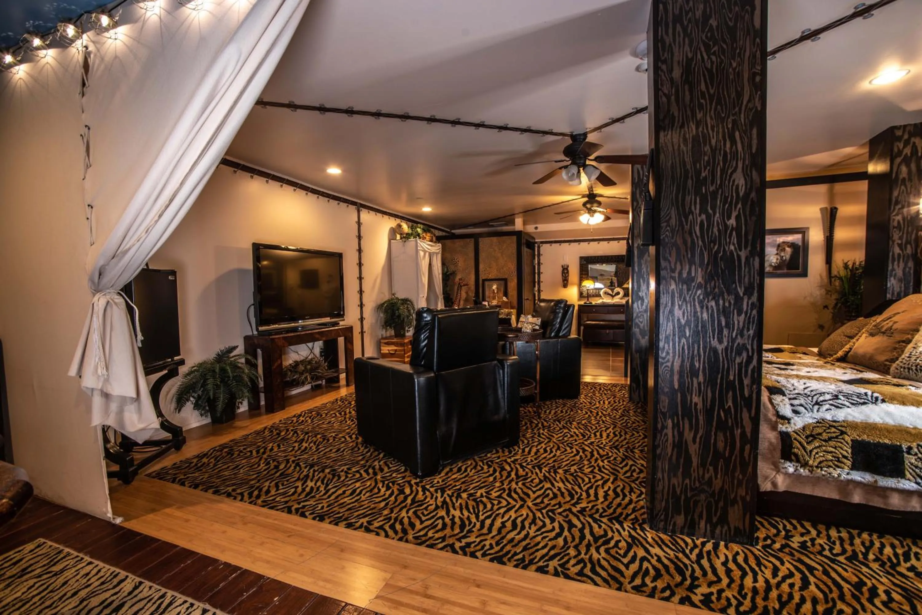 Living room in The Anniversary Inn - Logan