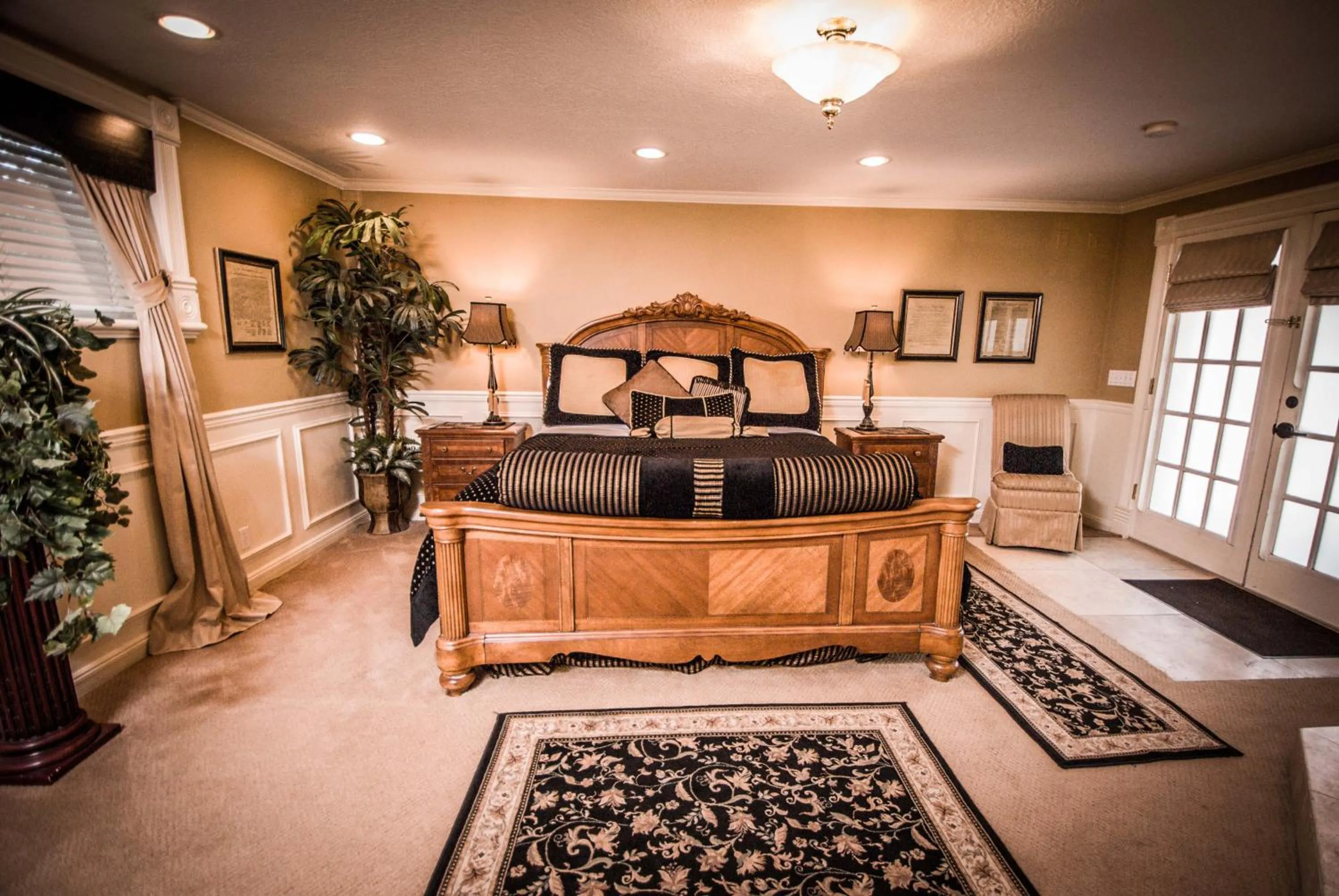 Bedroom in The Anniversary Inn - Logan