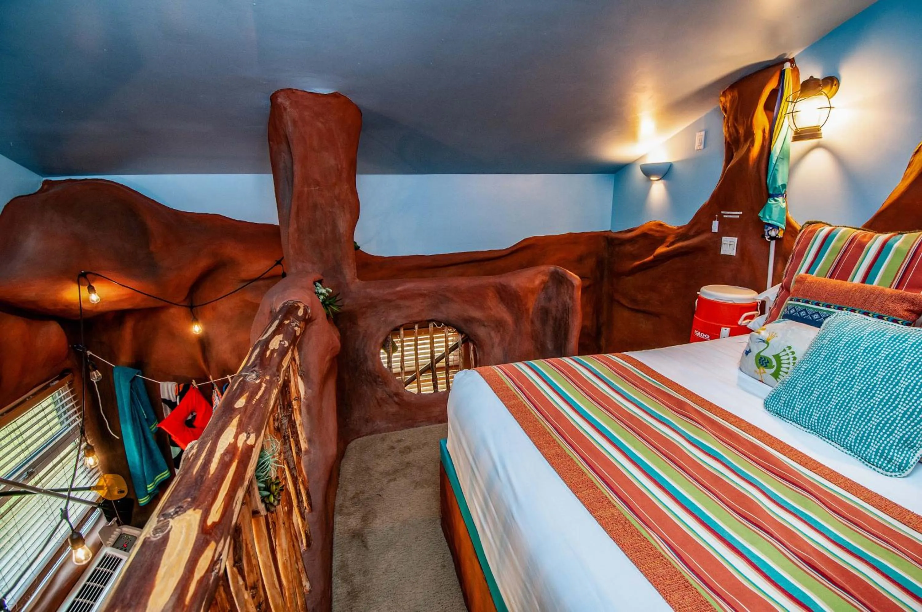 Bed in The Anniversary Inn - Logan