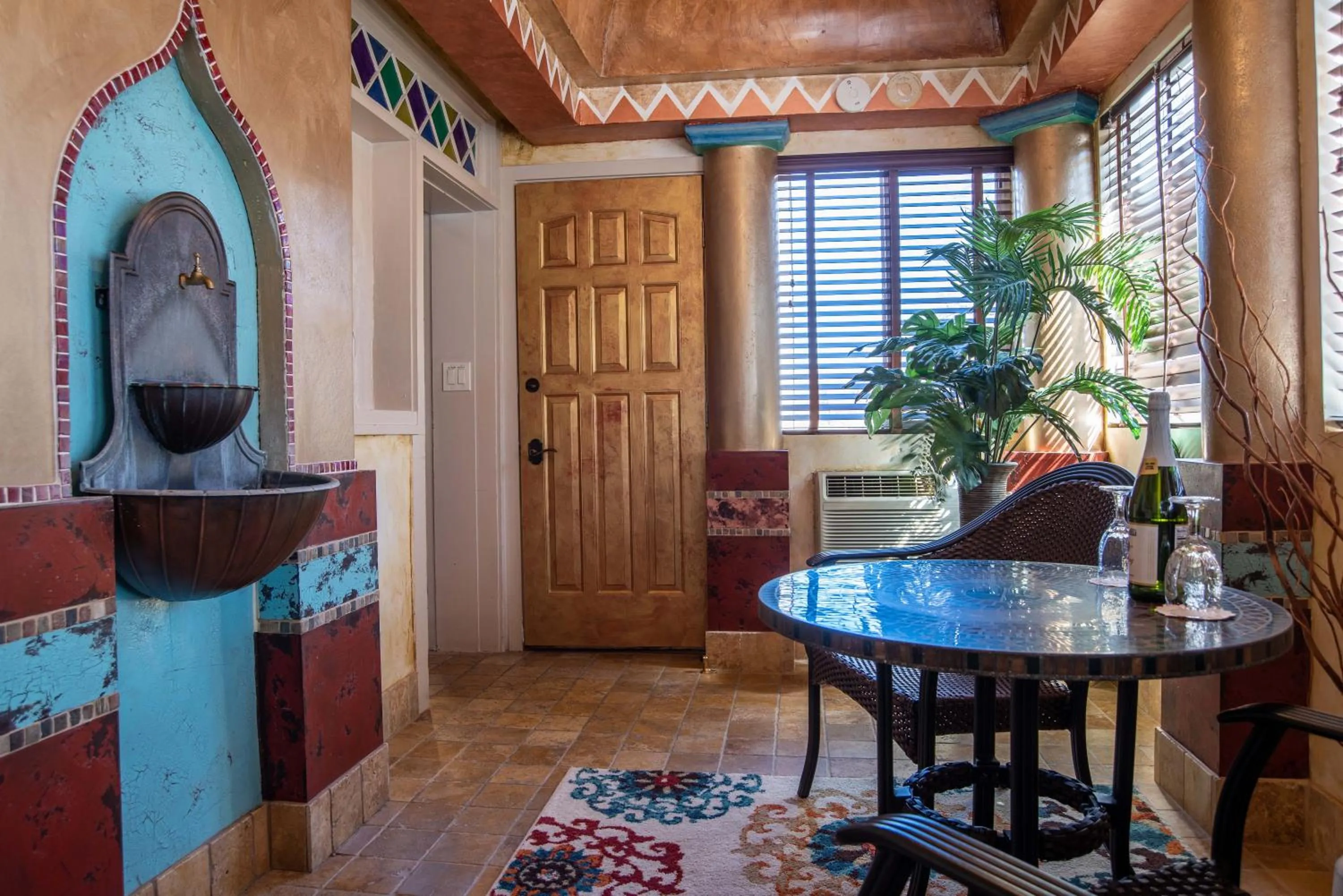 Seating area in The Anniversary Inn - Logan