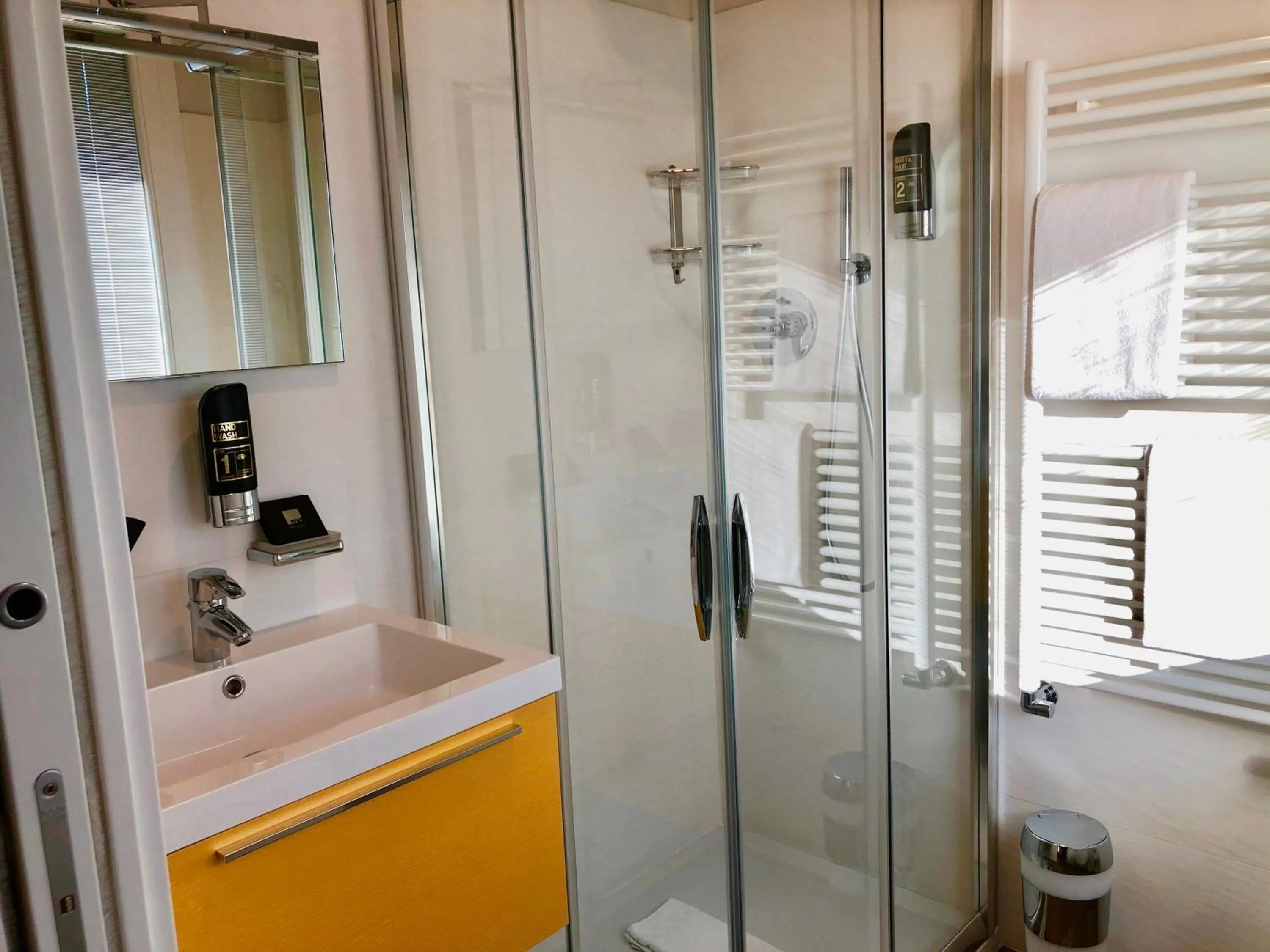 Shower in Hotel Ferro di Cavallo