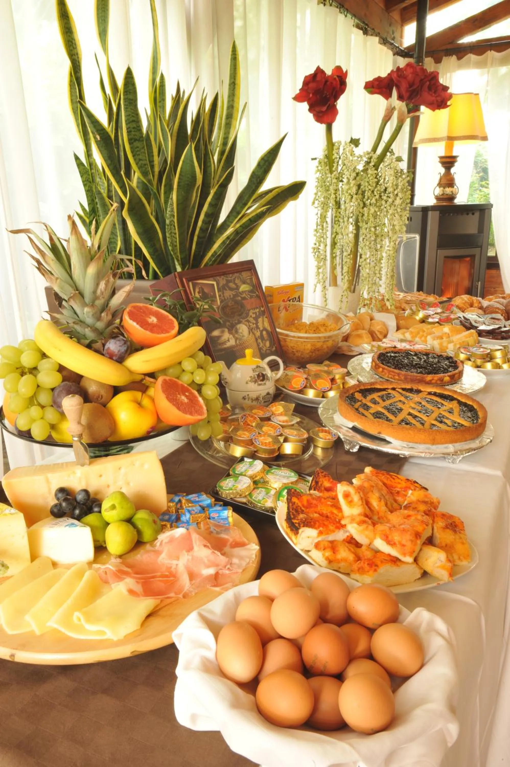 Buffet breakfast in Hotel Ferro di Cavallo