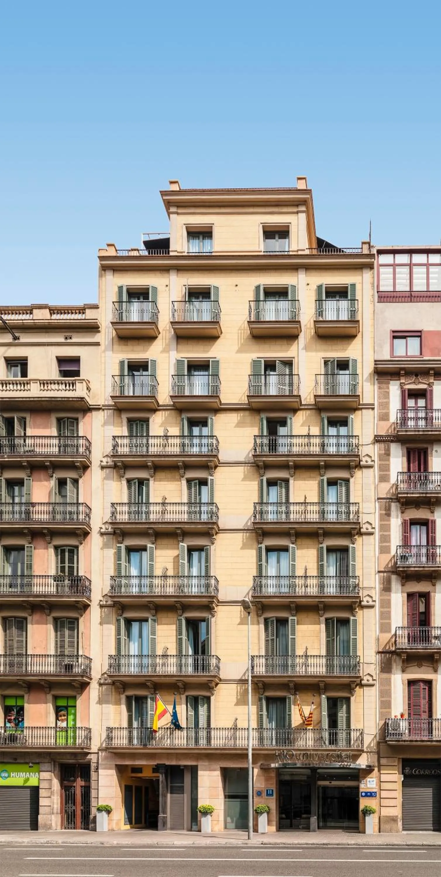 Facade/entrance in H10 Universitat