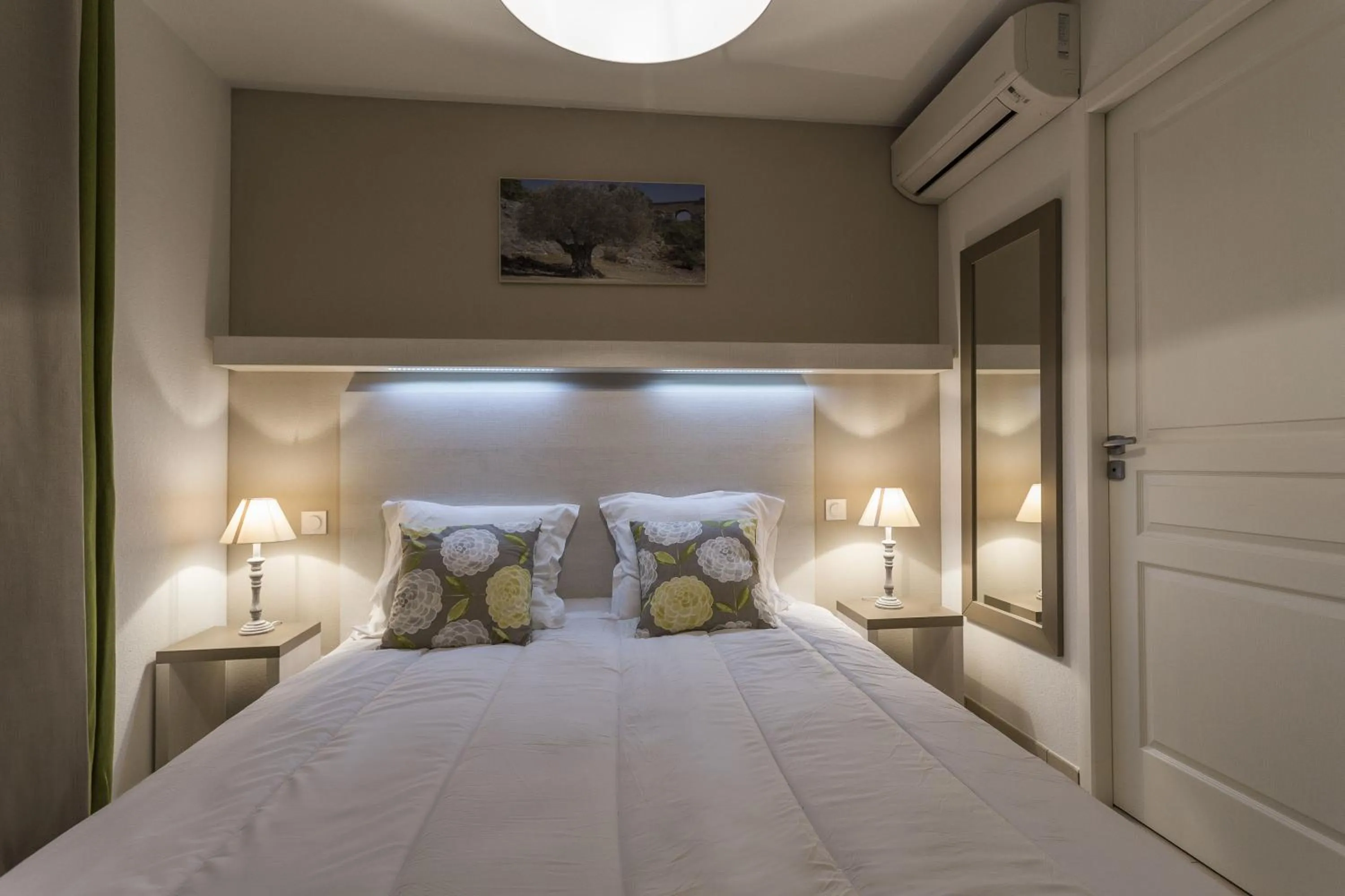 Bedroom, Bed in Residhotel Résidence Pont du Gard