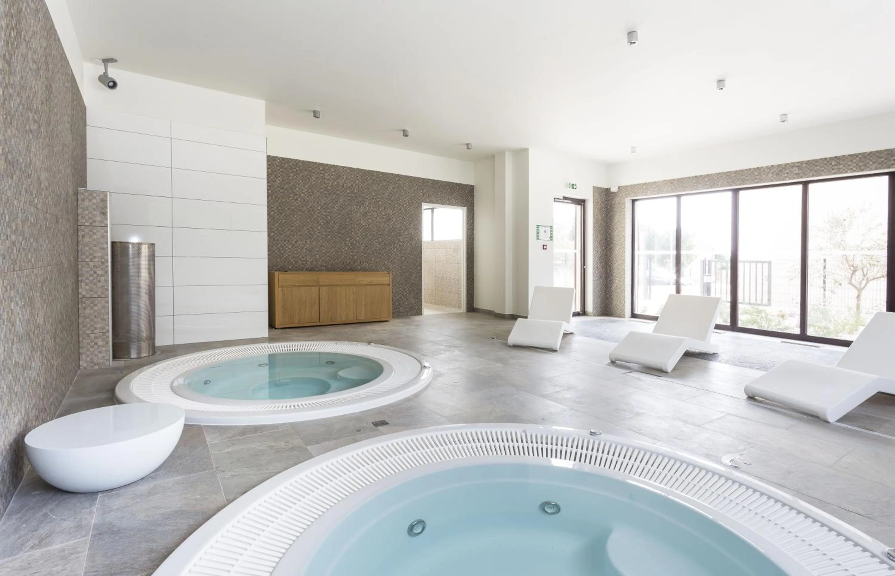 Hot Tub in Residhotel Résidence Pont du Gard