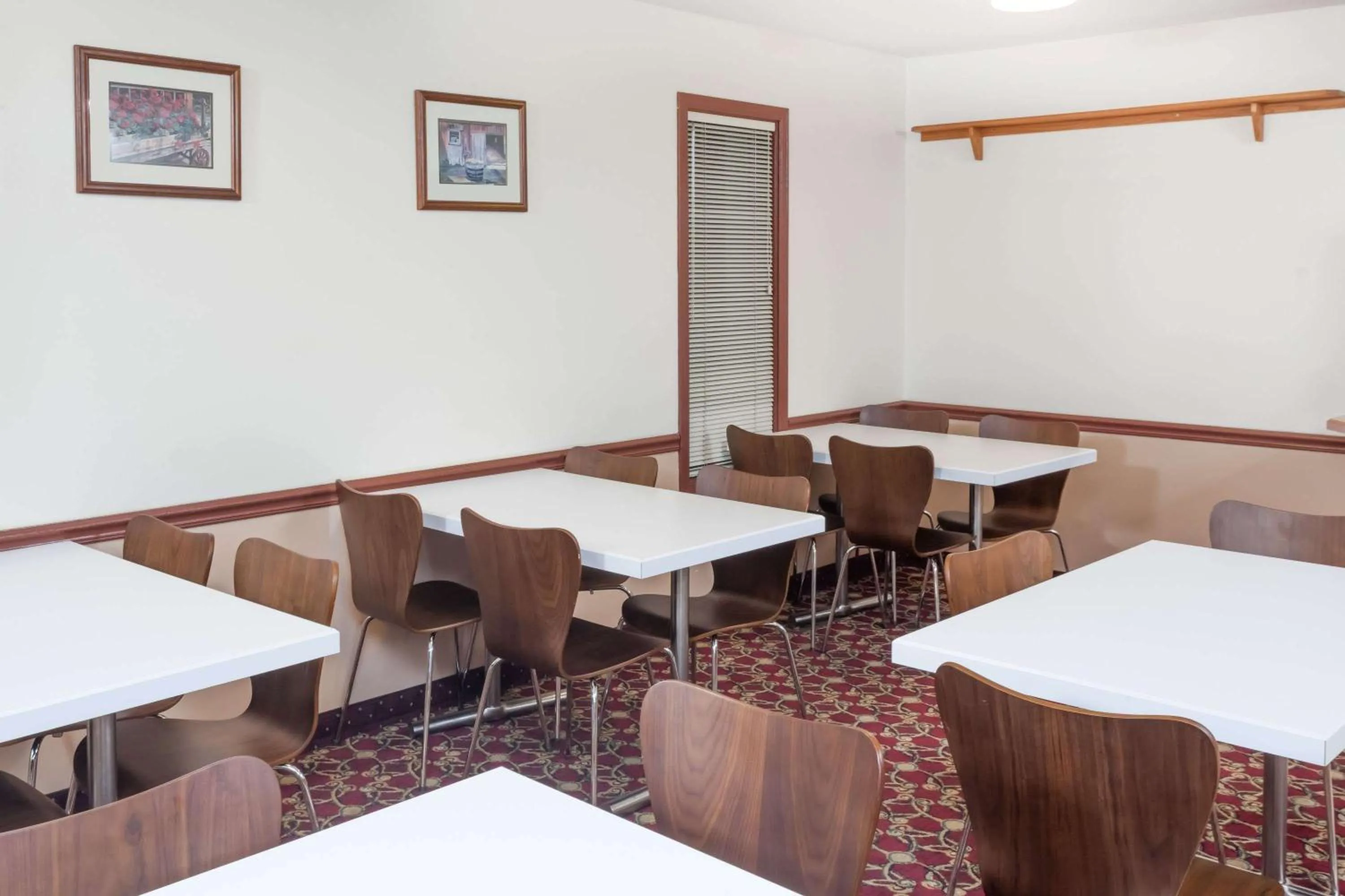 Seating area in Super 8 by Wyndham Shipshewana