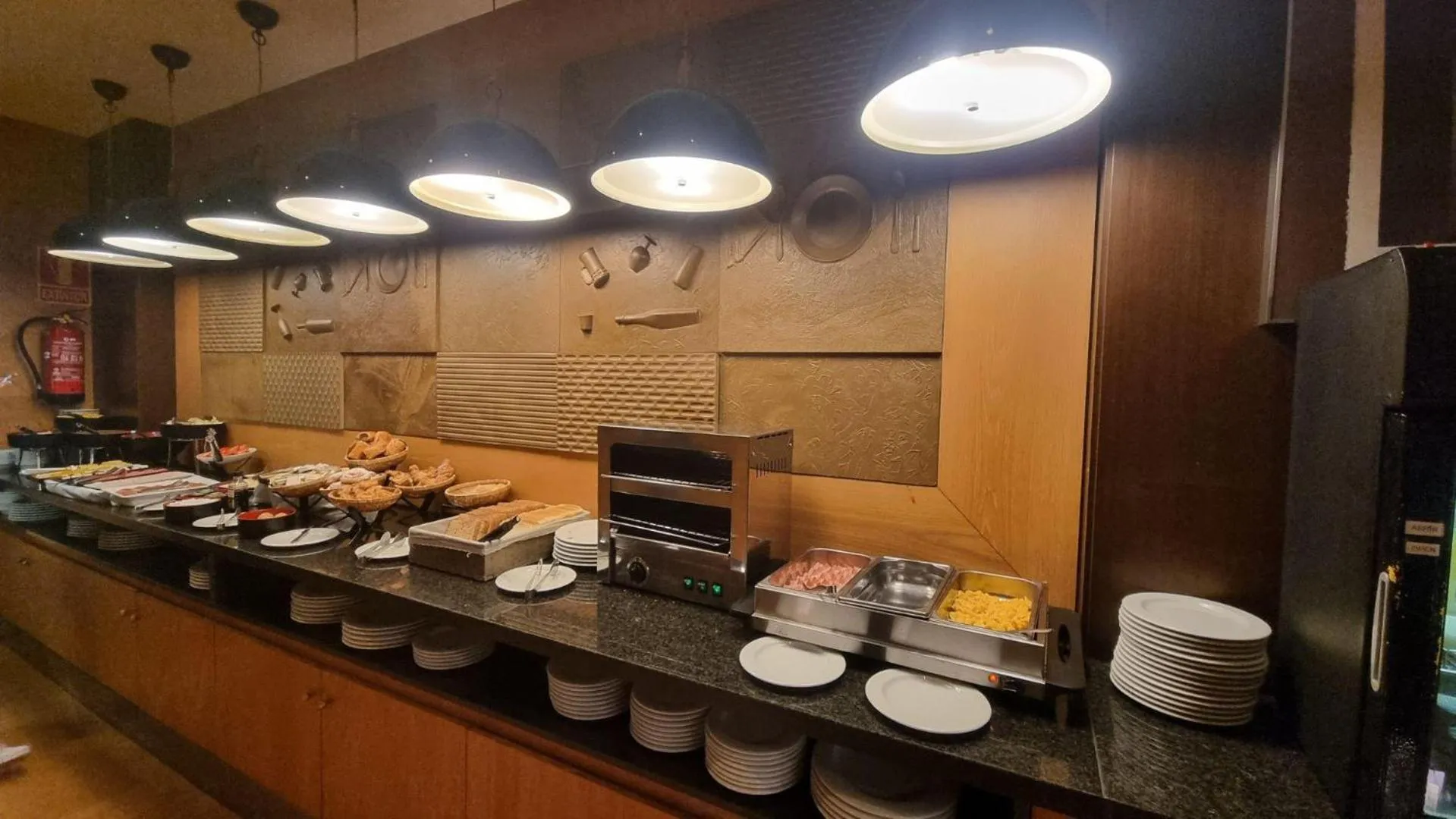 Restaurant/places to eat in Evenia Rocafort