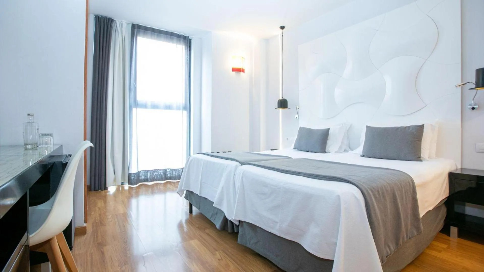 Photo of the whole room, Bed in Evenia Rocafort