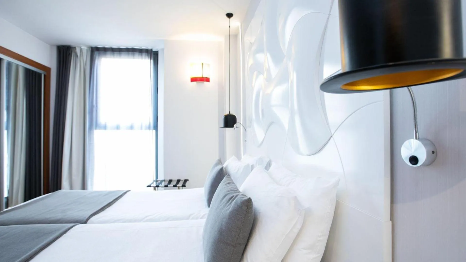 Photo of the whole room, Bed in Evenia Rocafort