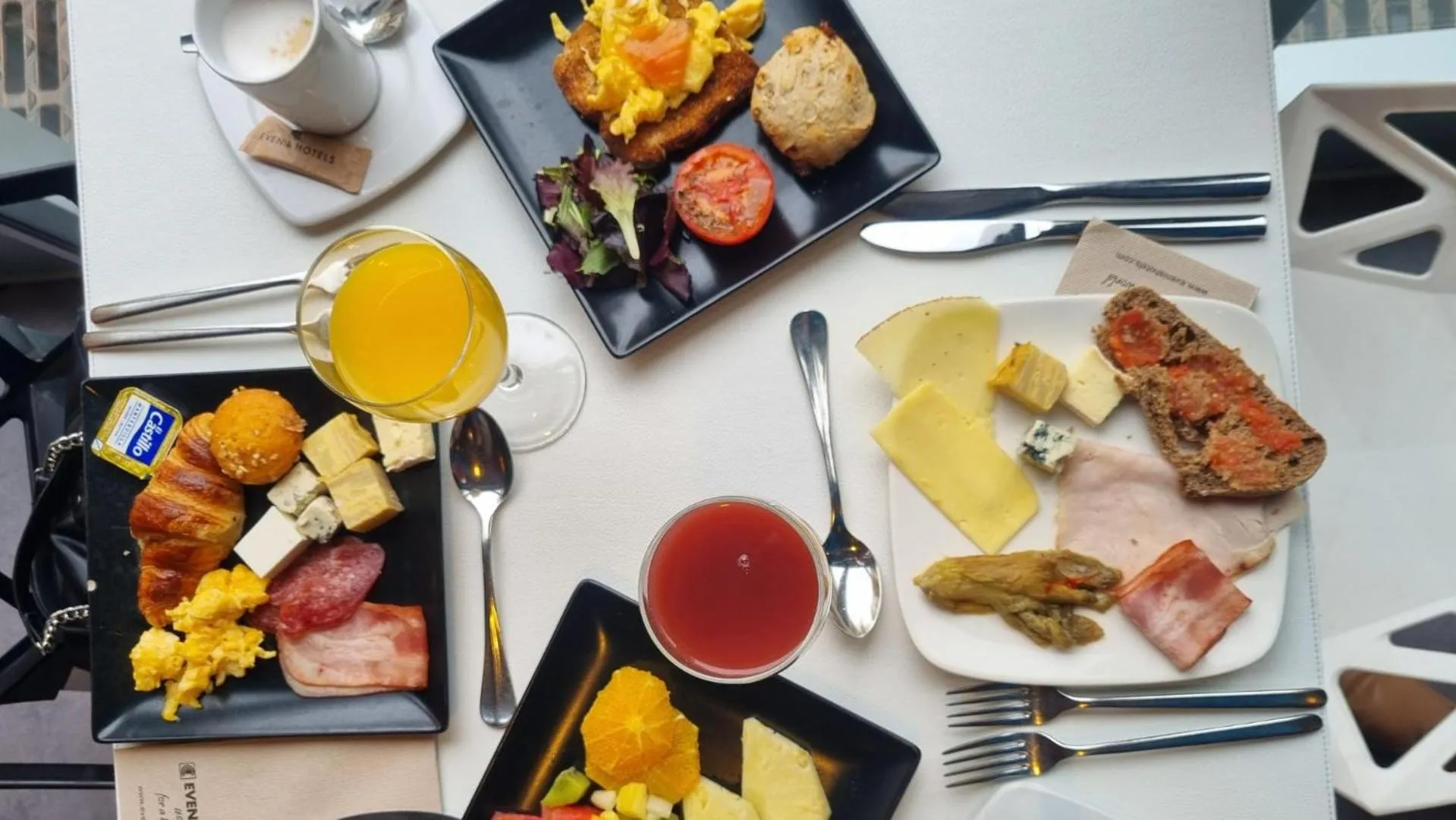 Restaurant/places to eat in Evenia Rossello