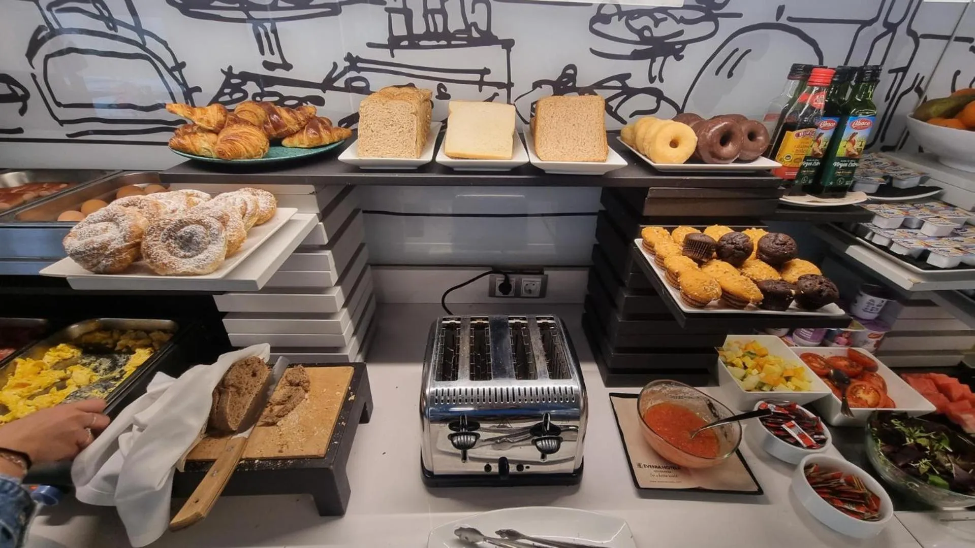 Restaurant/places to eat in Evenia Rossello