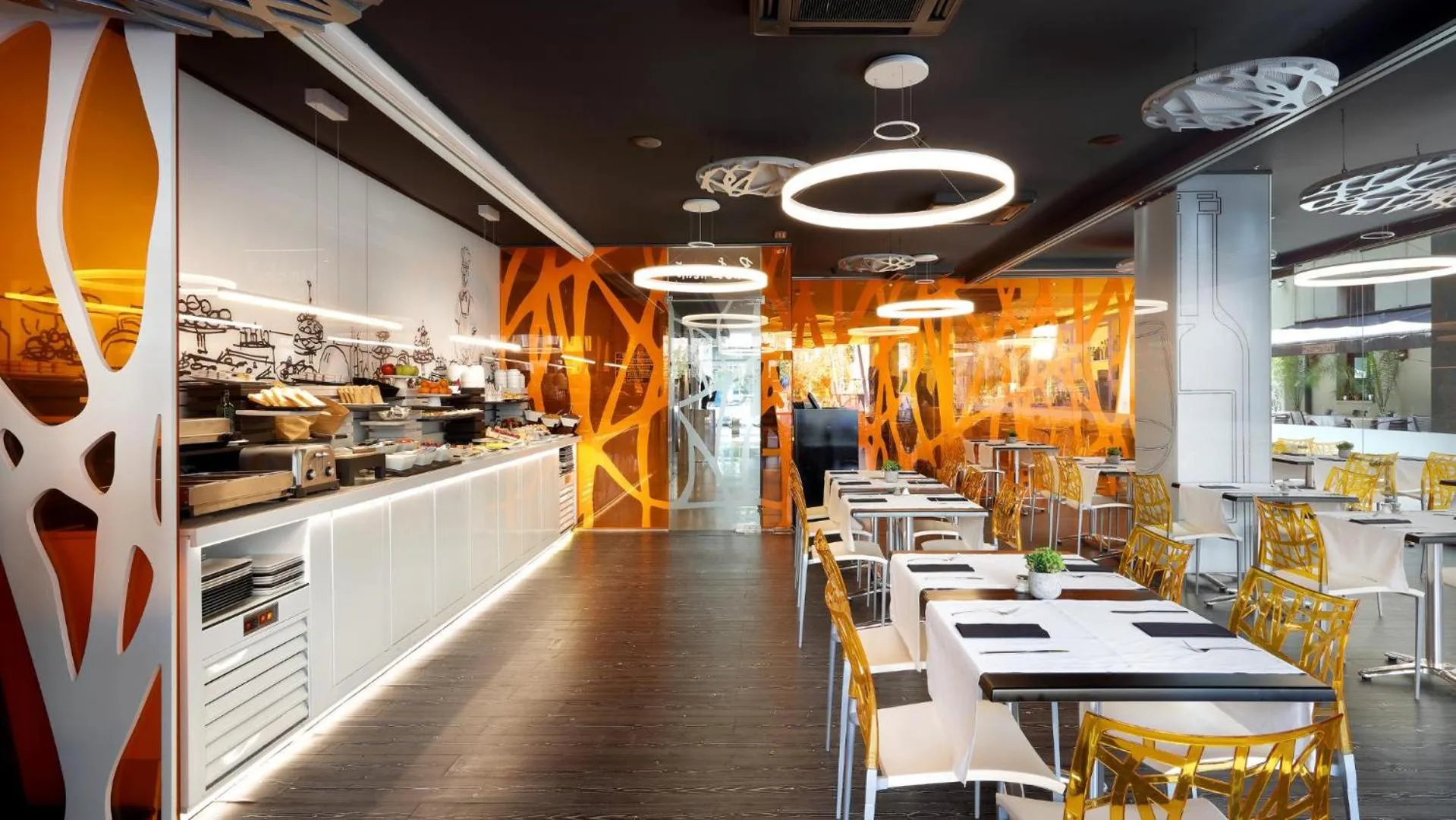 Restaurant/places to eat in Evenia Rossello