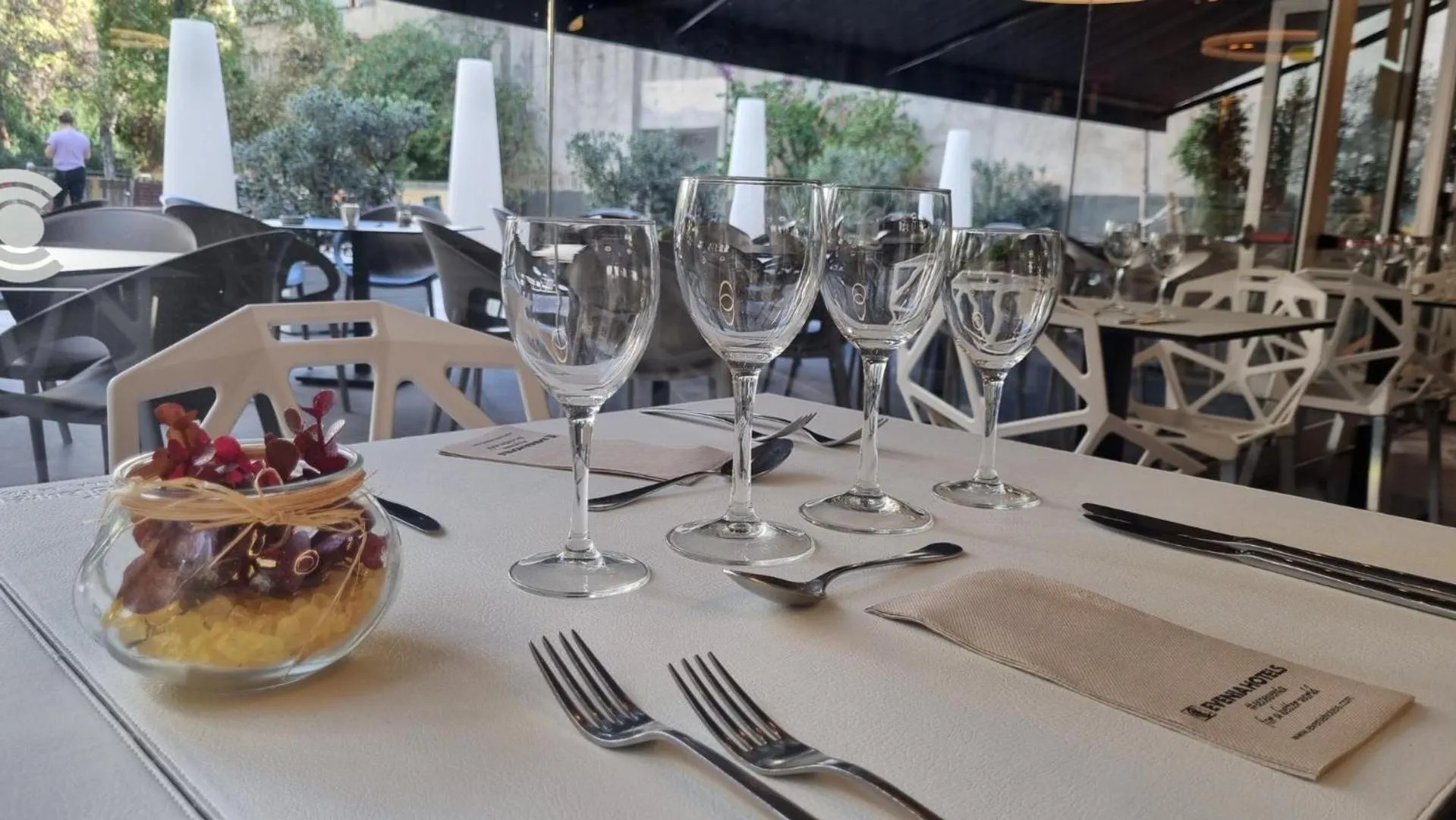 Restaurant/places to eat in Evenia Rossello