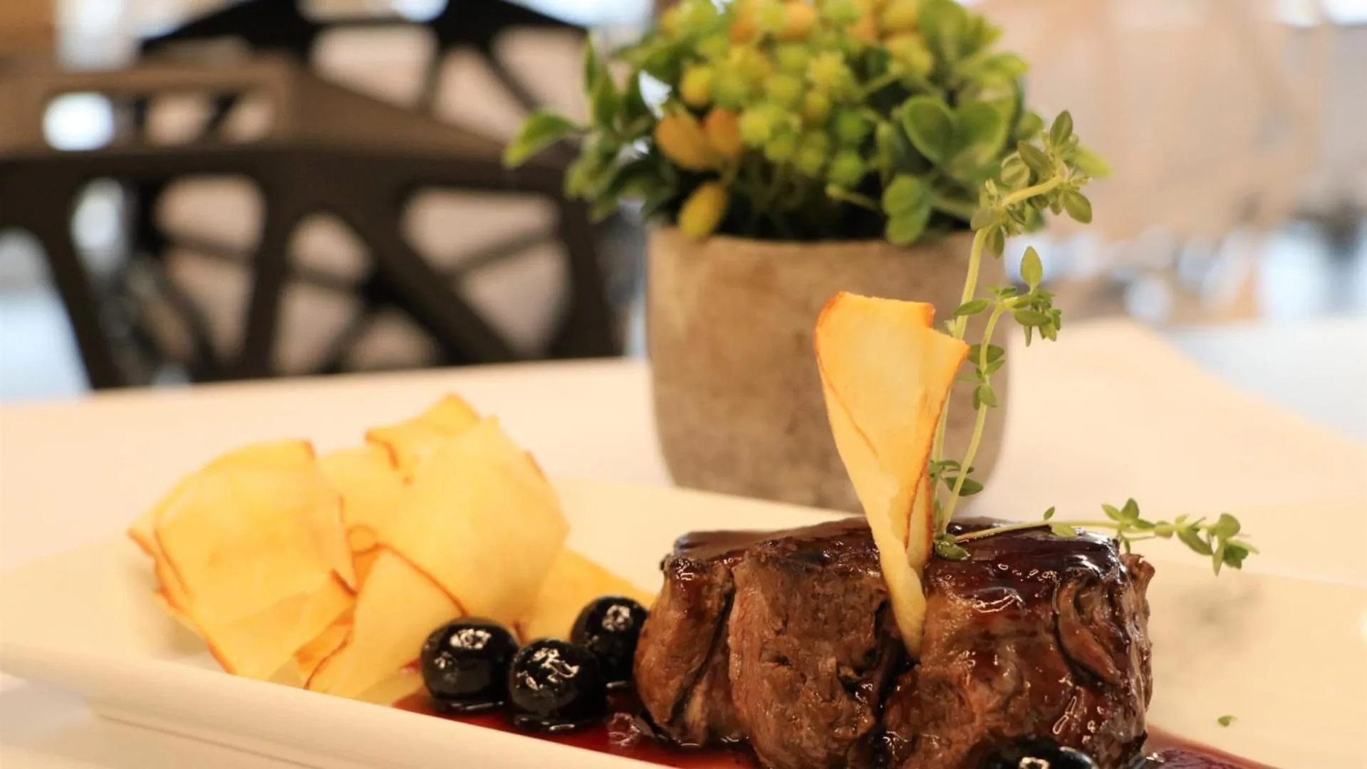 Restaurant/places to eat in Evenia Rossello