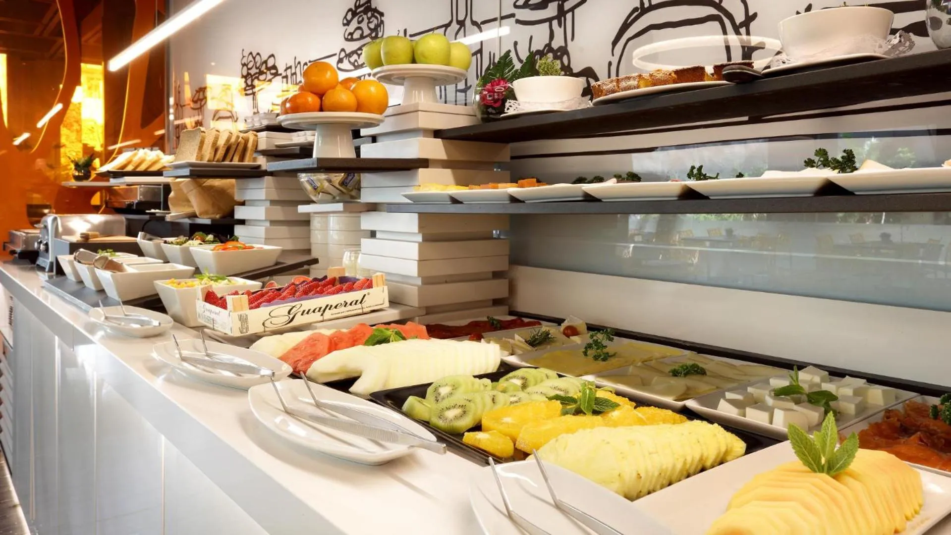 Restaurant/places to eat in Evenia Rossello