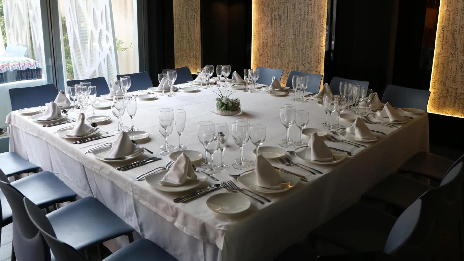 Restaurant/places to eat in Evenia Rossello