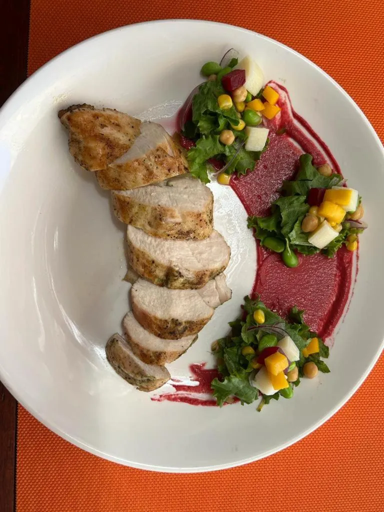 Restaurant/places to eat in Café de Playa Beach Front Hotel