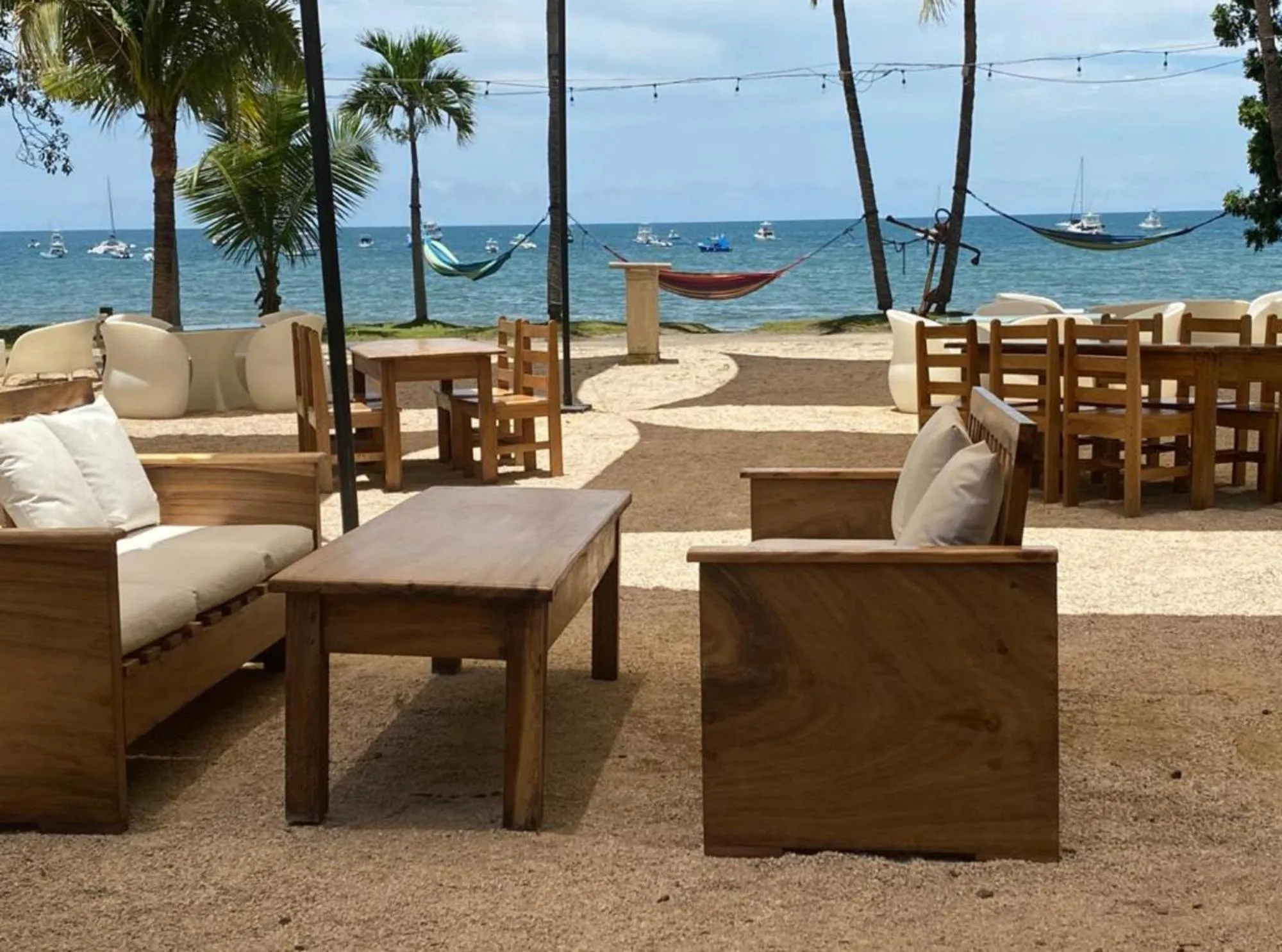 Lounge or bar in Café de Playa Beach Front Hotel